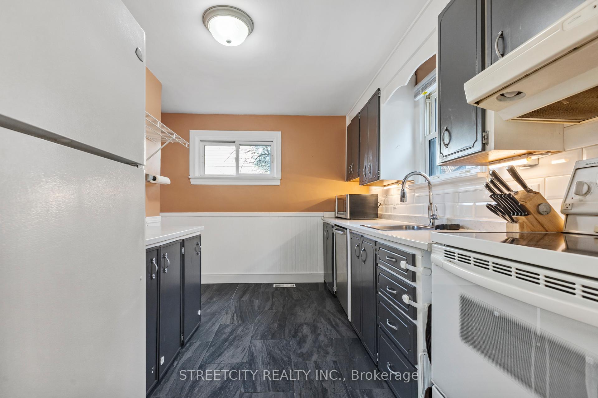 Photo 12 of 23 Dunkirk Drive, St. Thomas — HOMEH