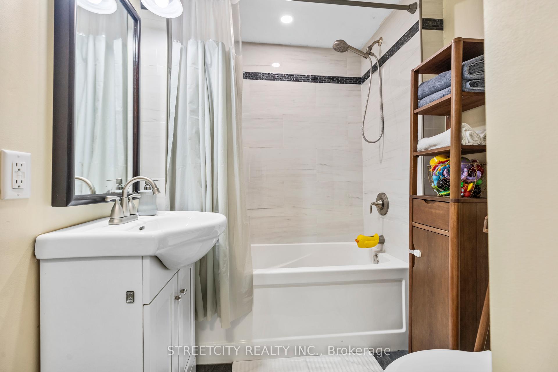 Photo 13 of 23 Dunkirk Drive, St. Thomas — HOMEH