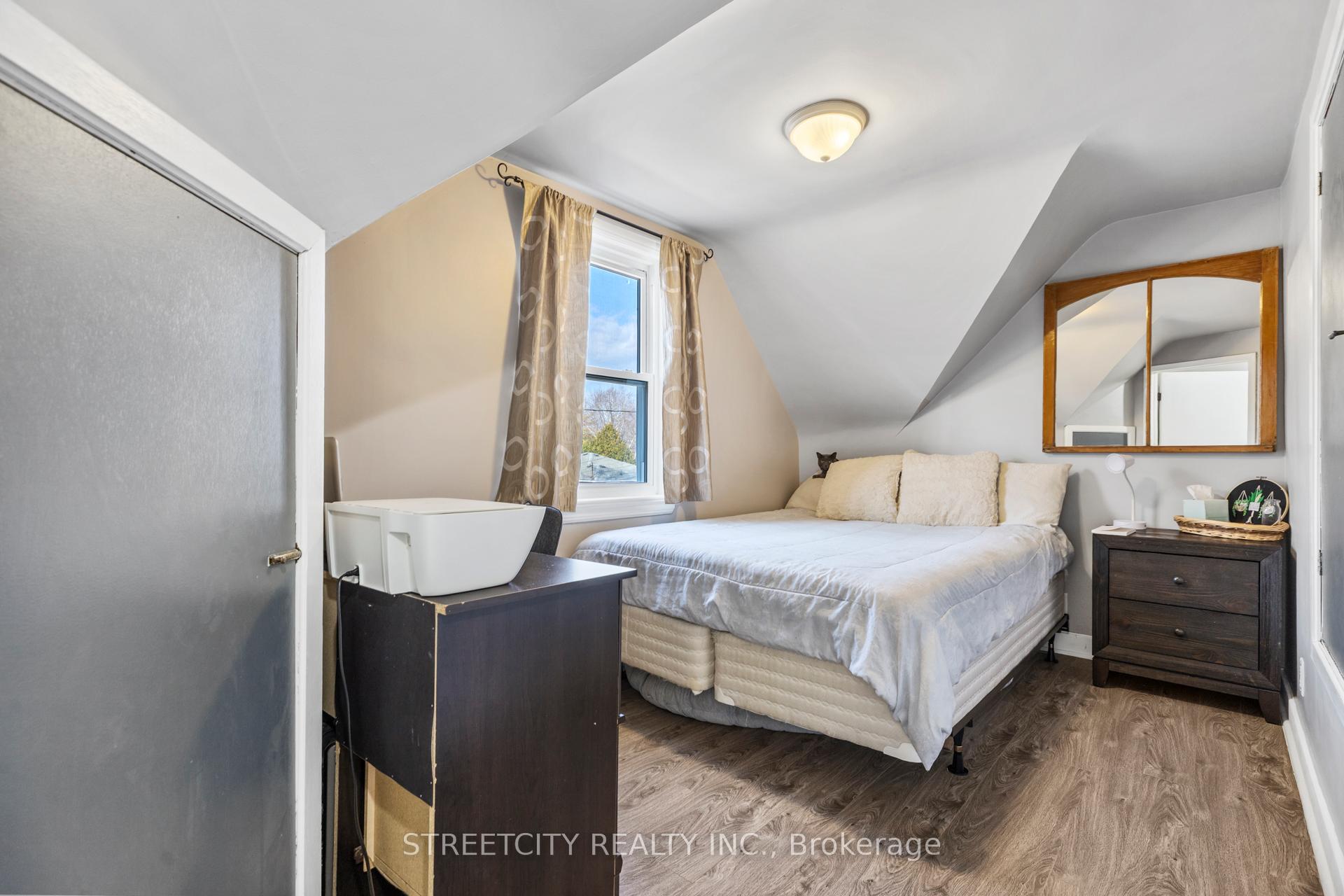 Photo 14 of 23 Dunkirk Drive, St. Thomas — HOMEH