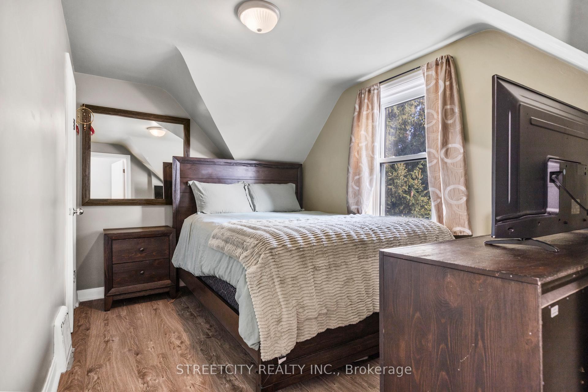 Photo 16 of 23 Dunkirk Drive, St. Thomas — HOMEH
