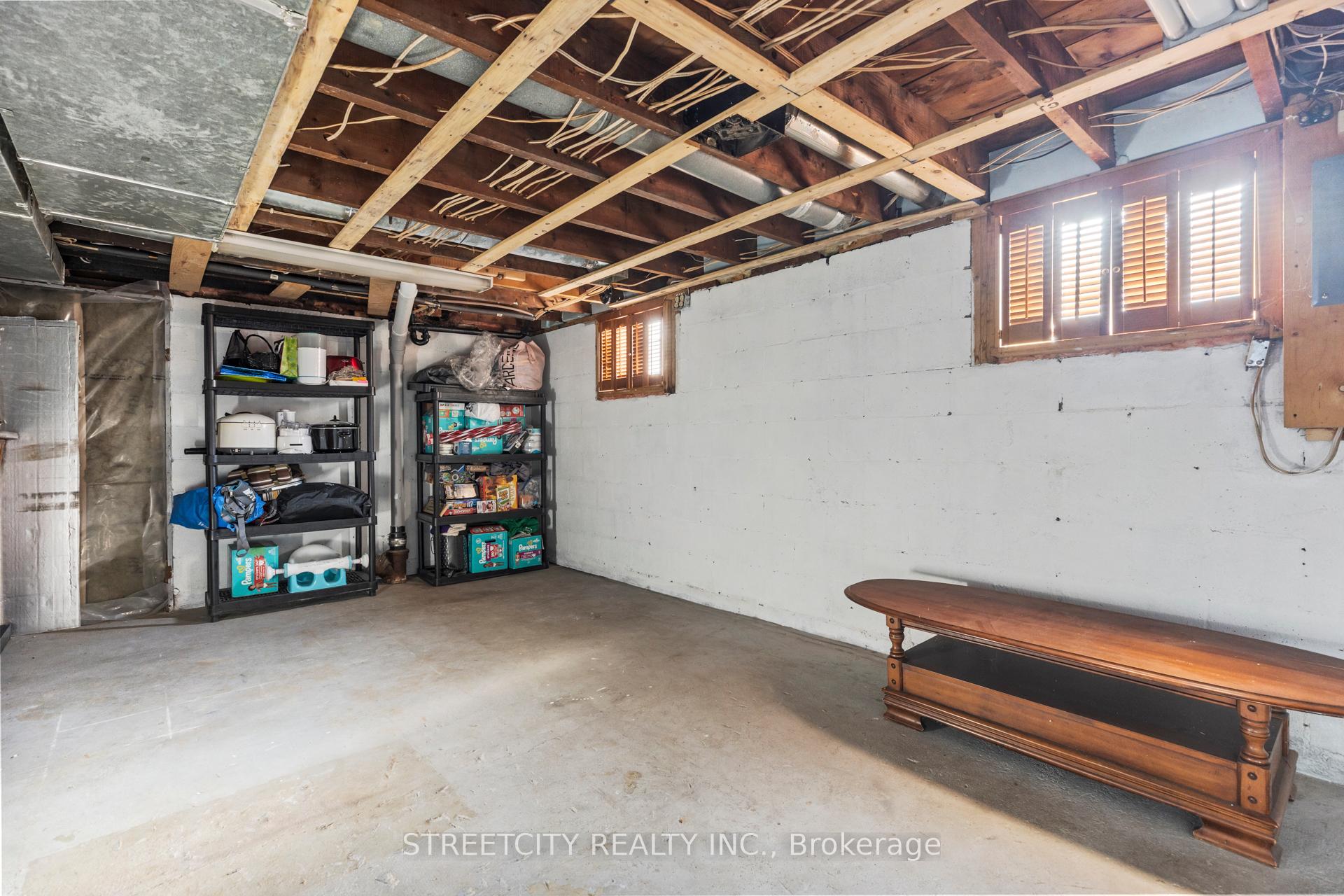 Photo 17 of 23 Dunkirk Drive, St. Thomas — HOMEH