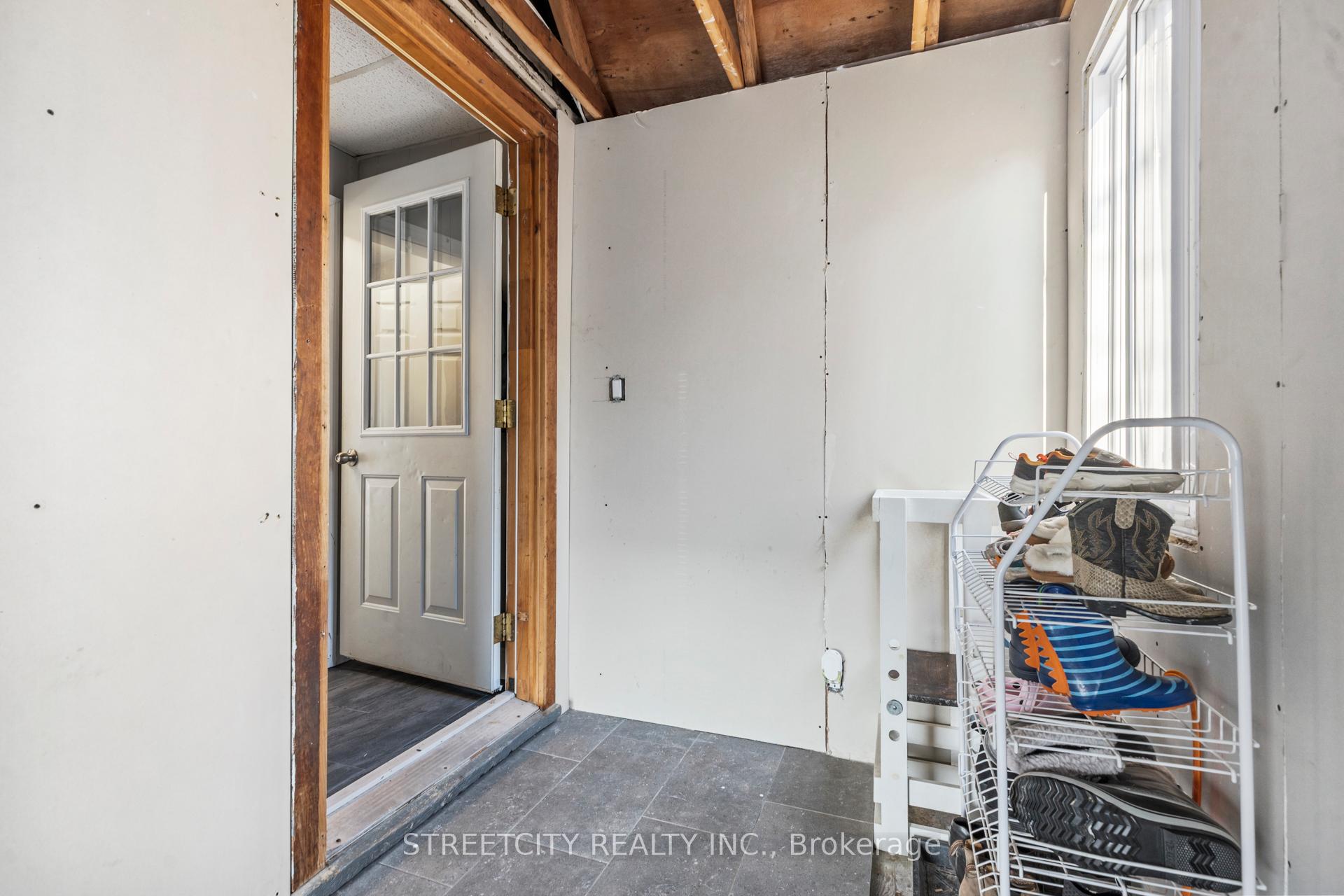 Photo 19 of 23 Dunkirk Drive, St. Thomas — HOMEH