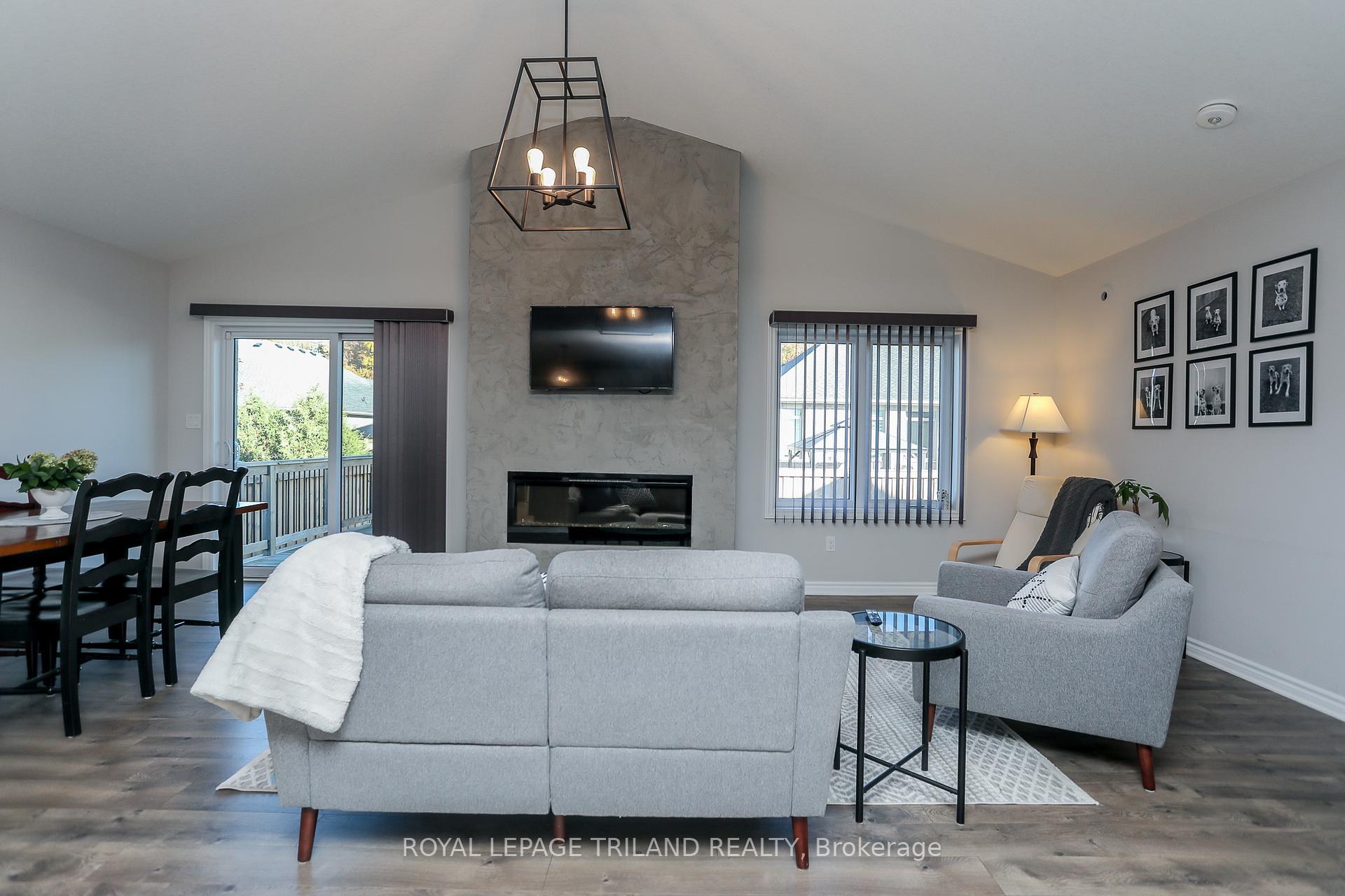 Photo 10 of 30 Foxtail Lane, St. Thomas — HOMEH