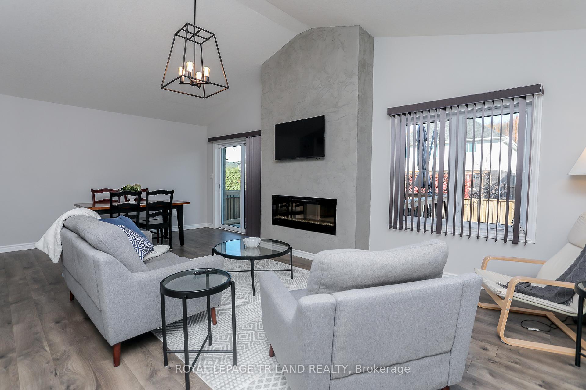 Photo 11 of 30 Foxtail Lane, St. Thomas — HOMEH