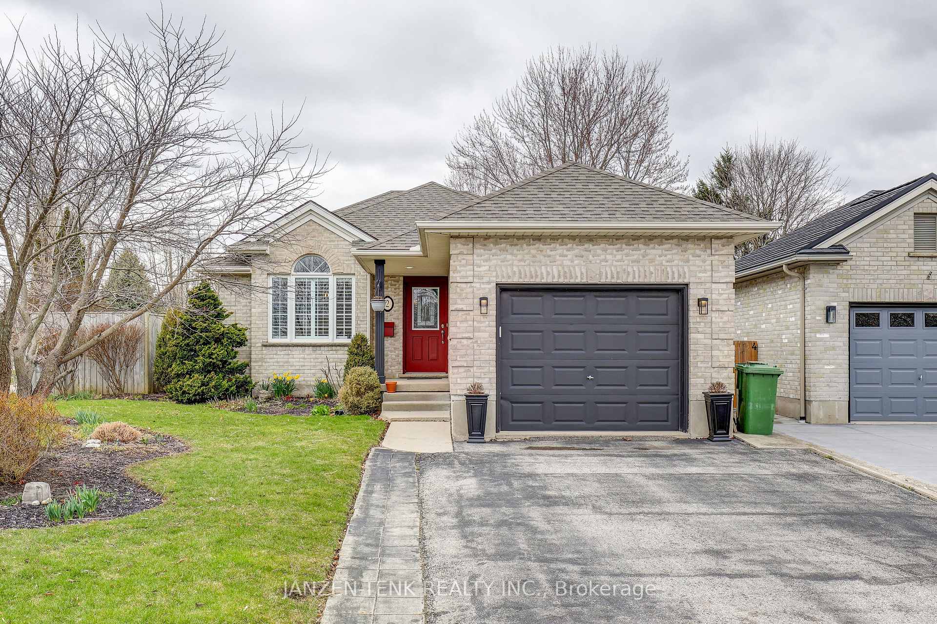 Front of 2 Rosethorn Court