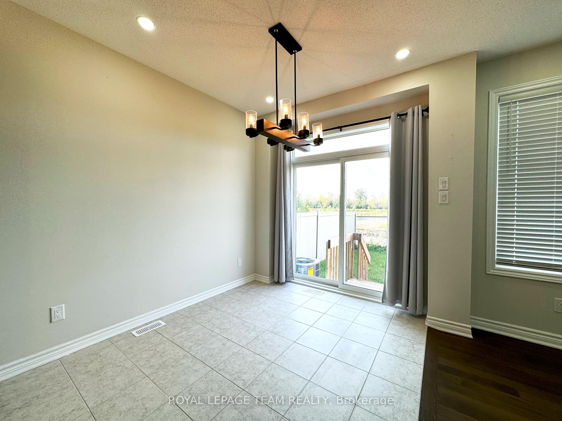 Photo 8 of 122 Unity Place, Ottawa, Stittsville (North) — HOMEH