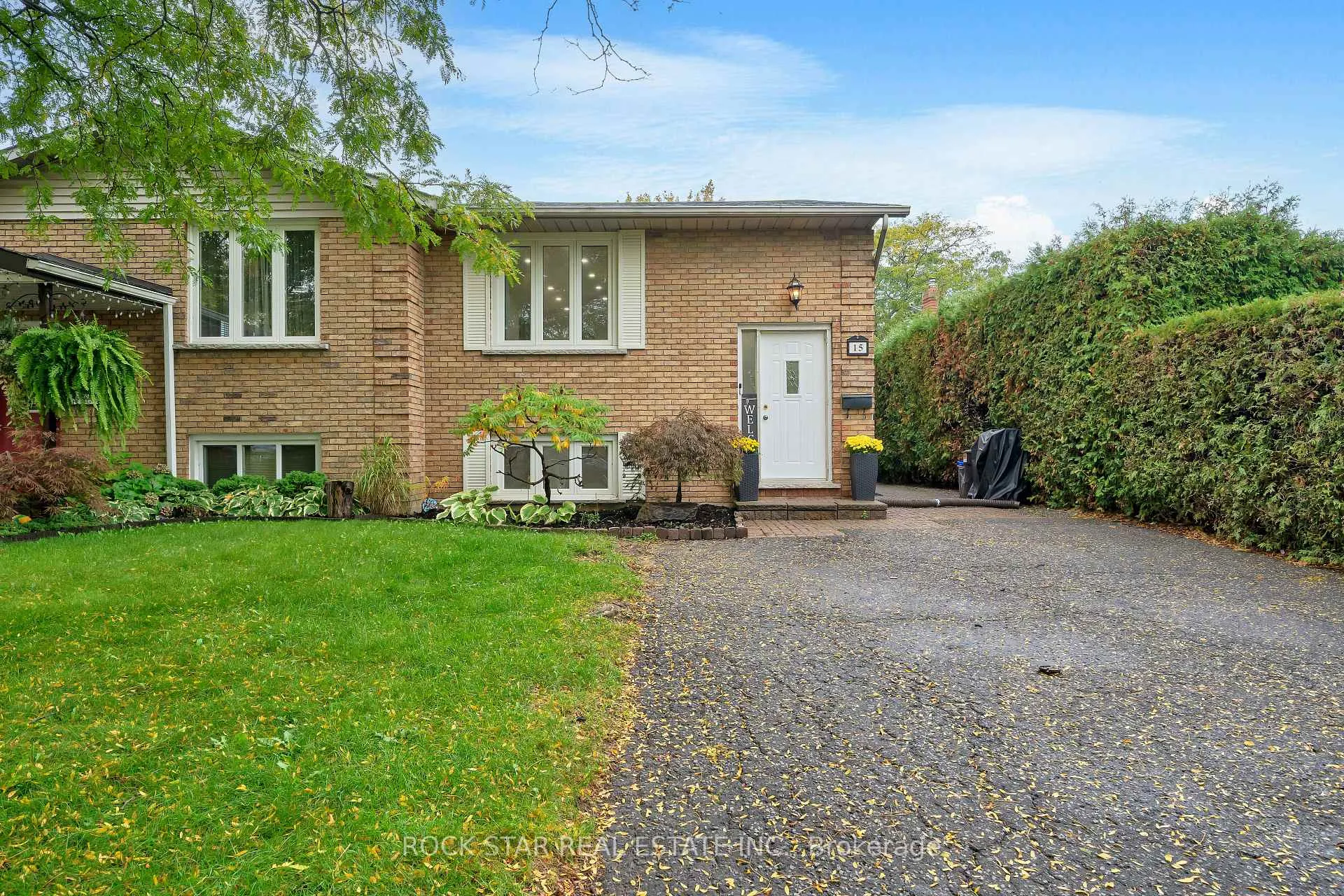 Photo 4 of 15 Heritage Court, St. Catharines, Grapeview — HOMEH