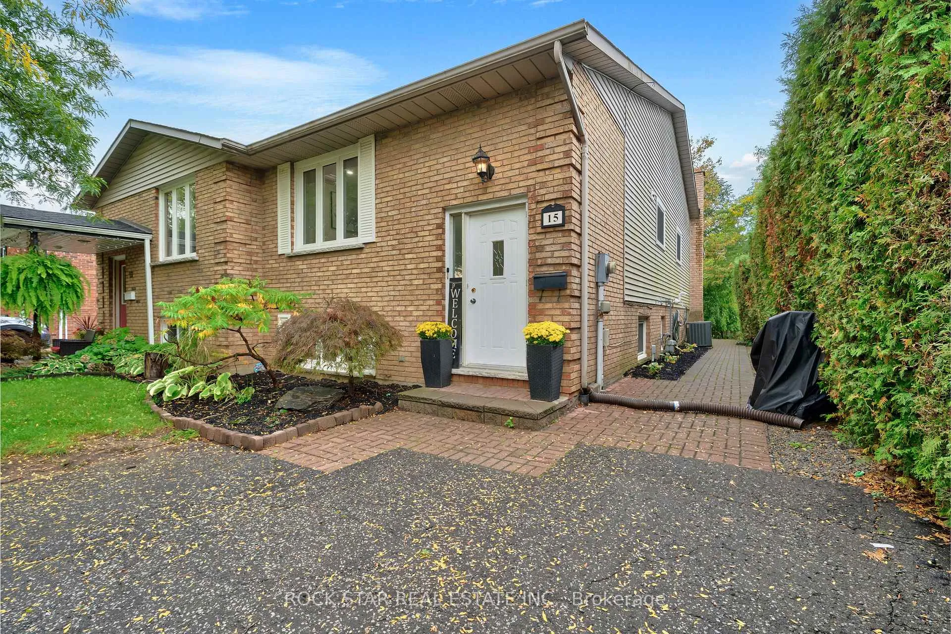 Photo 11 of 15 Heritage Court, St. Catharines, Grapeview — HOMEH