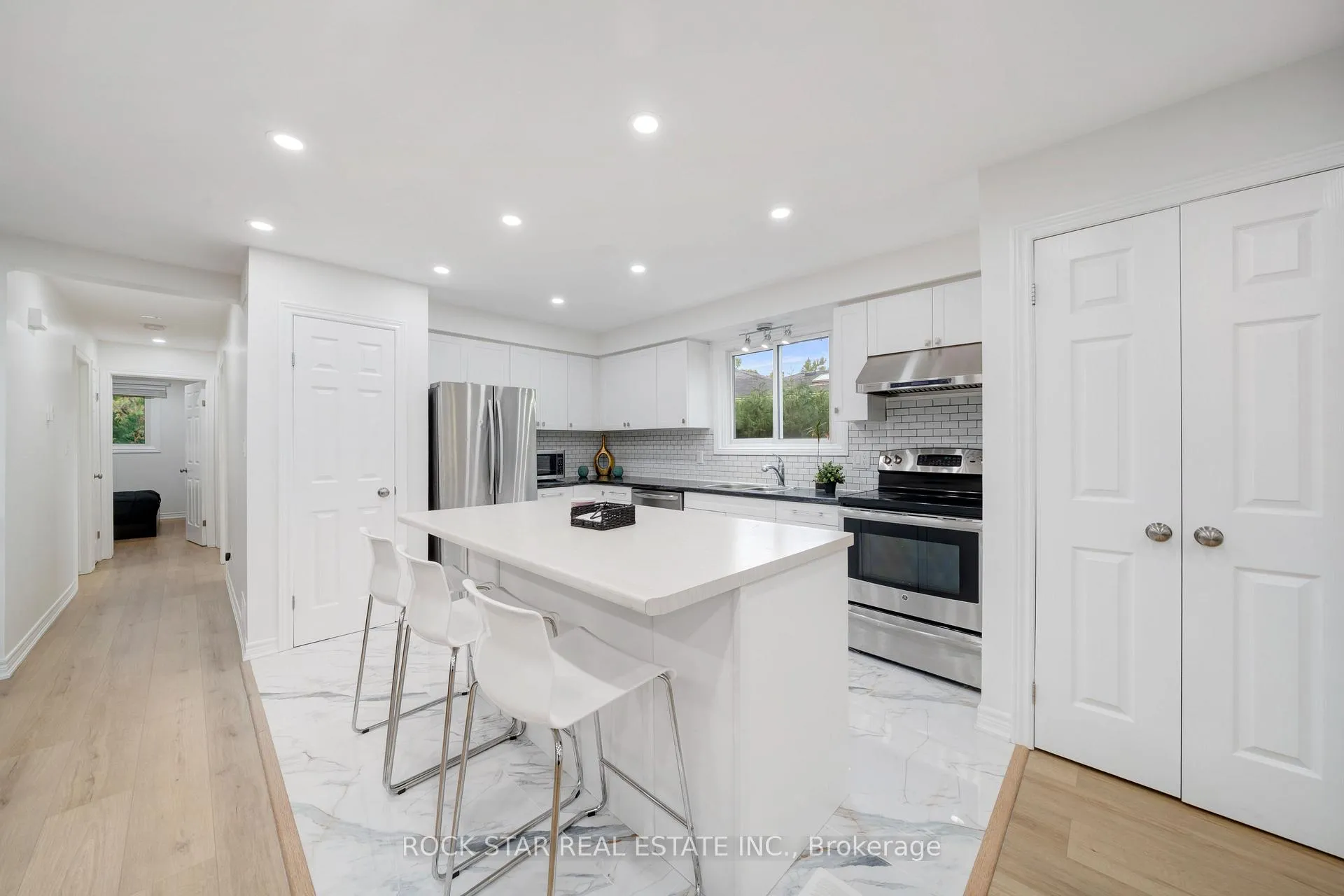 Photo 104 of 15 Heritage Court, St. Catharines, Grapeview — HOMEH