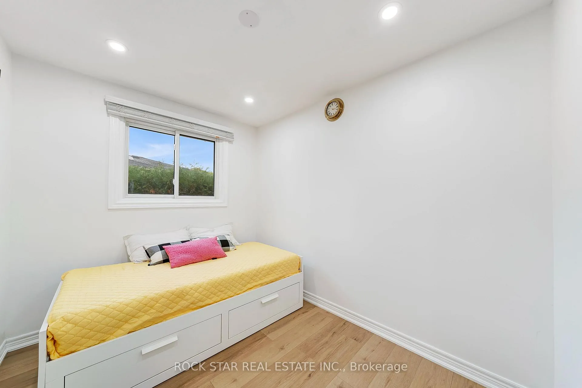 Photo 119 of 15 Heritage Court, St. Catharines, Grapeview — HOMEH