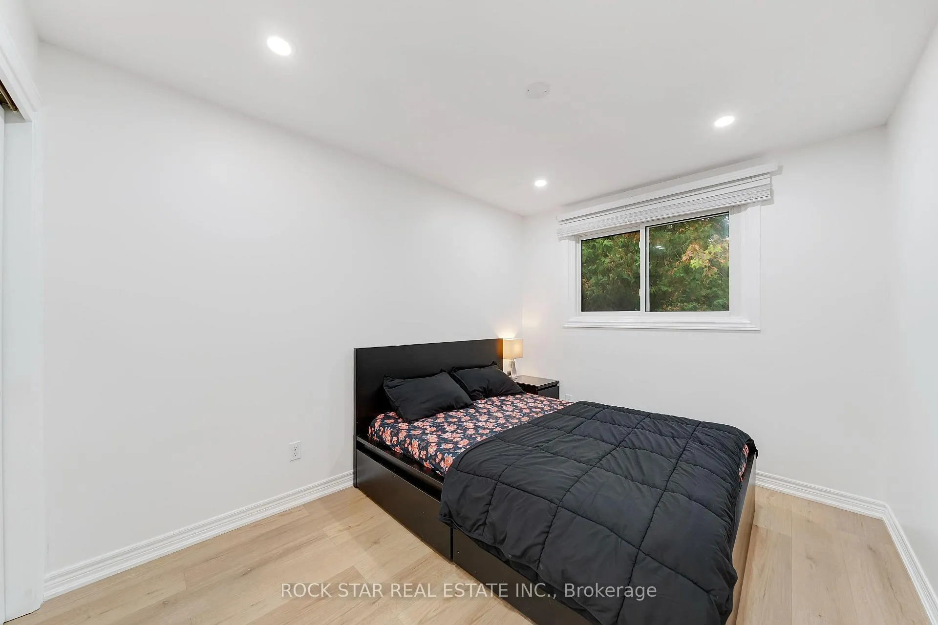 Photo 135 of 15 Heritage Court, St. Catharines, Grapeview — HOMEH