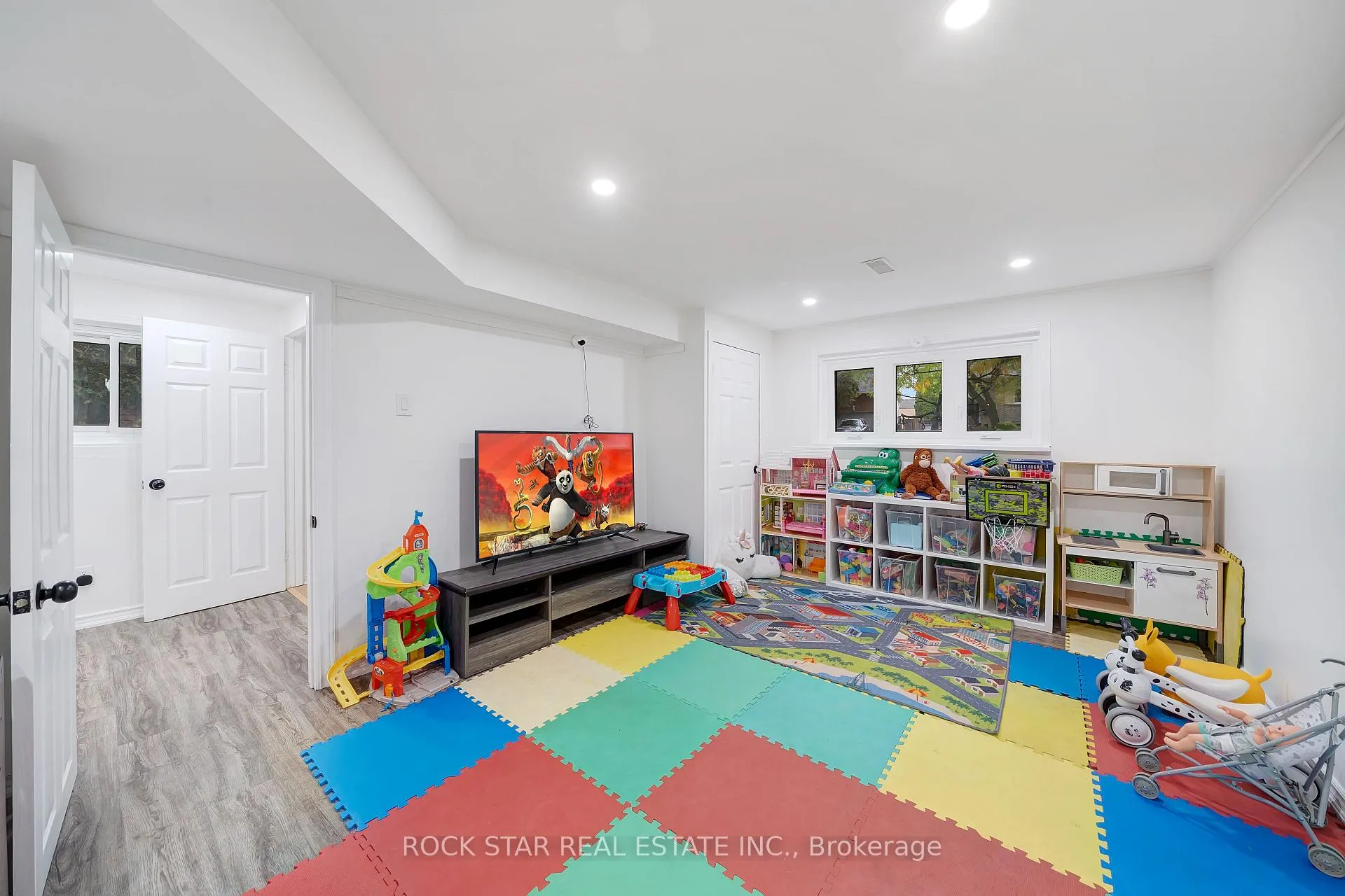 Photo 153 of 15 Heritage Court, St. Catharines, Grapeview — HOMEH