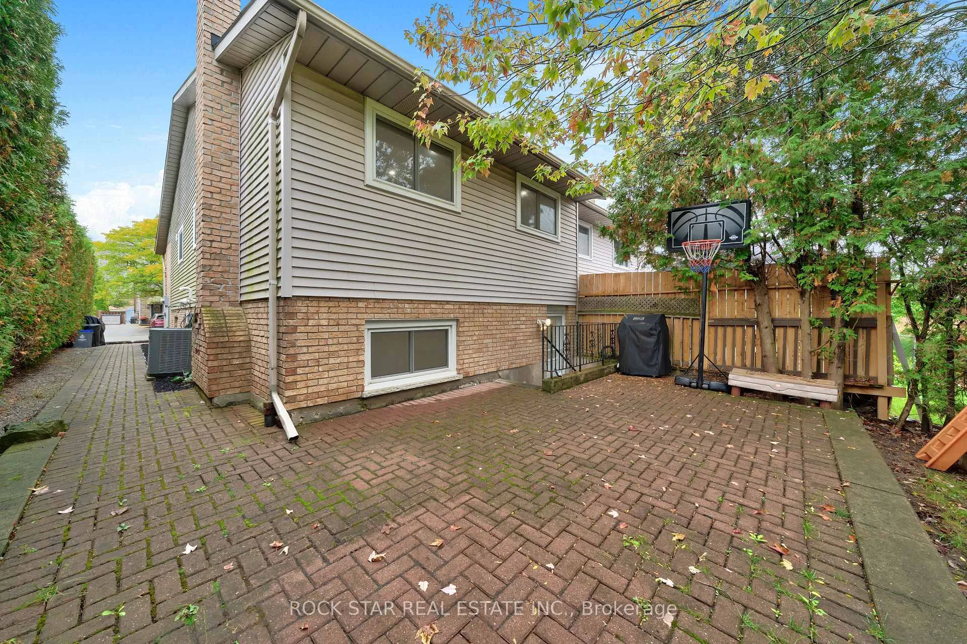 Photo 223 of 15 Heritage Court, St. Catharines, Grapeview — HOMEH