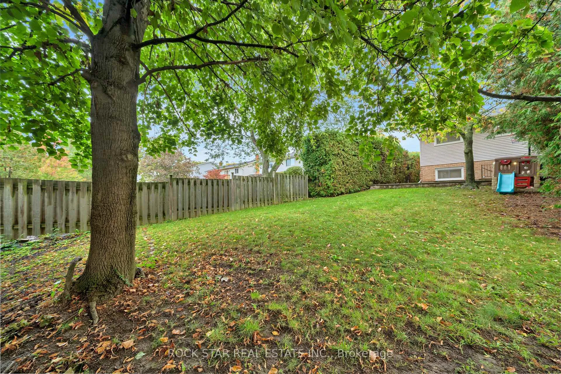Photo 233 of 15 Heritage Court, St. Catharines, Grapeview — HOMEH