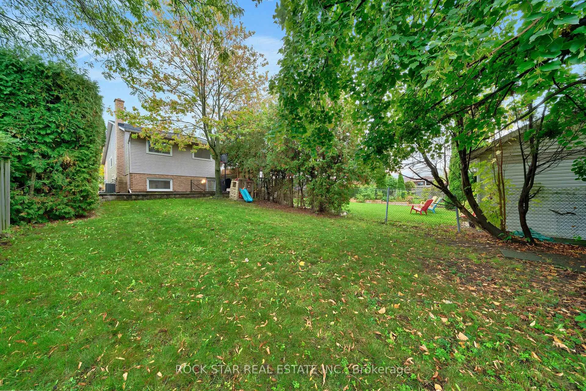Photo 240 of 15 Heritage Court, St. Catharines, Grapeview — HOMEH