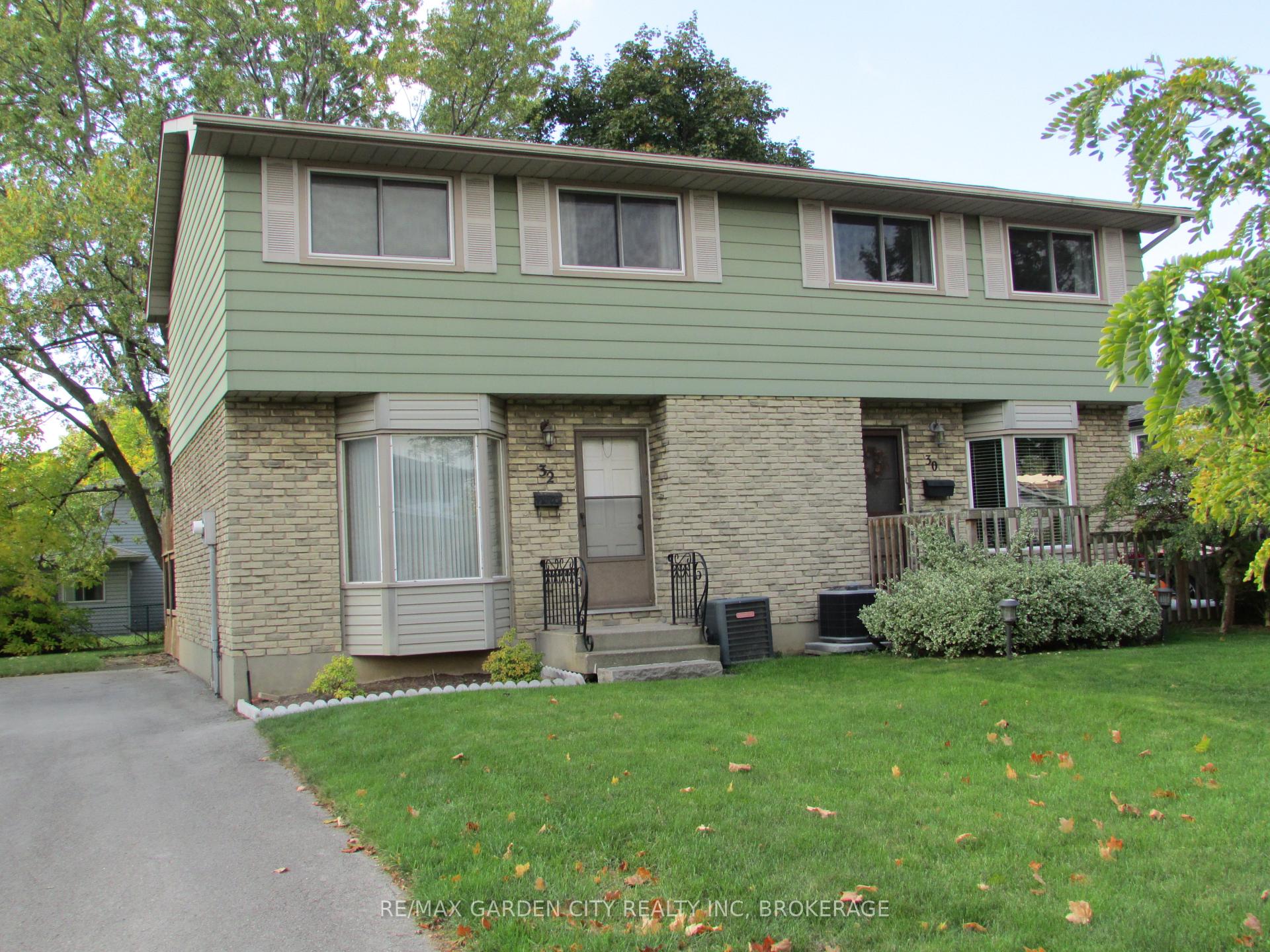 Photo 1 of 32 Greystone Crescent, St. Catharines, Lakeport — HOMEH