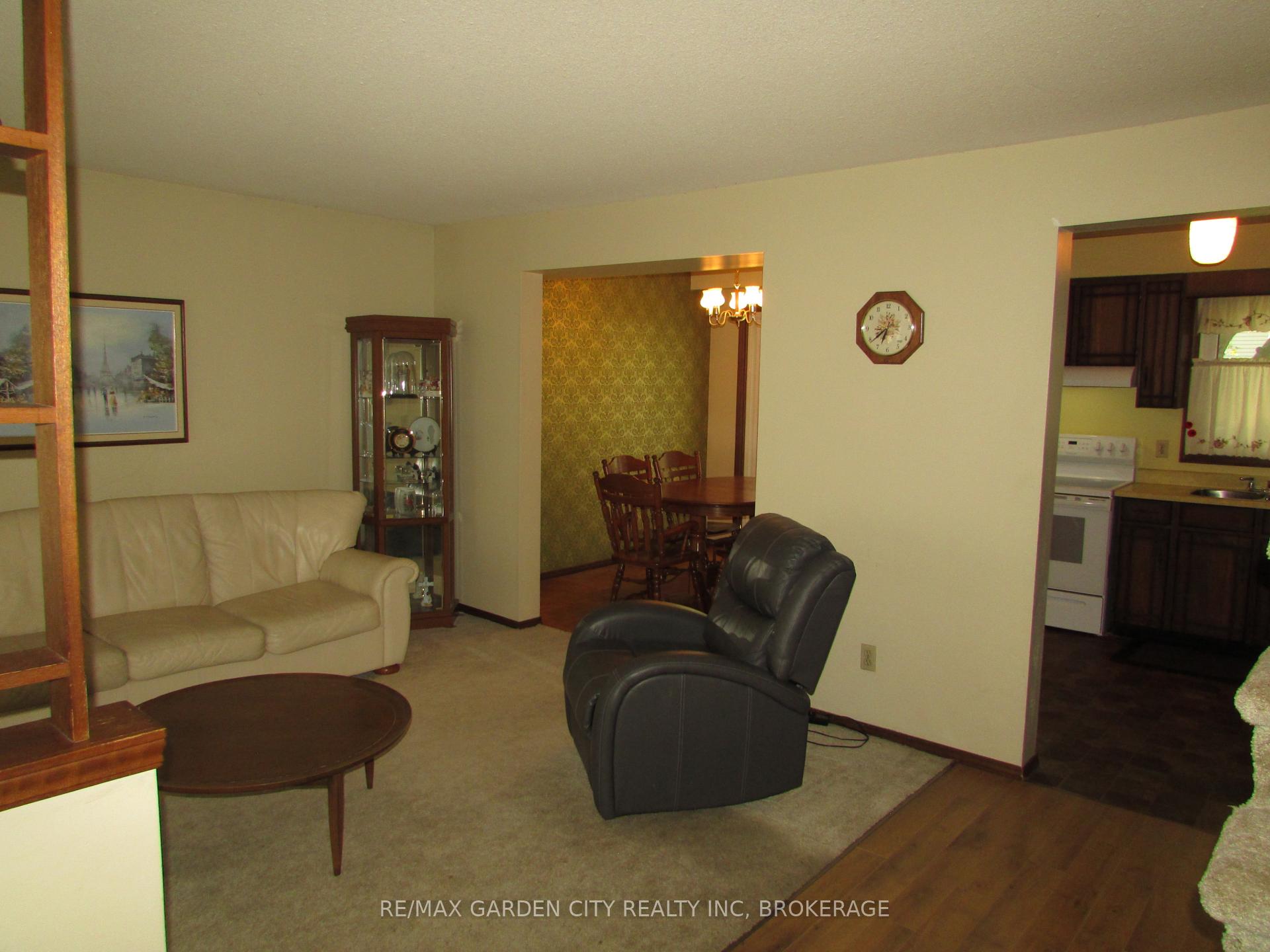 Photo 7 of 32 Greystone Crescent, St. Catharines, Lakeport — HOMEH