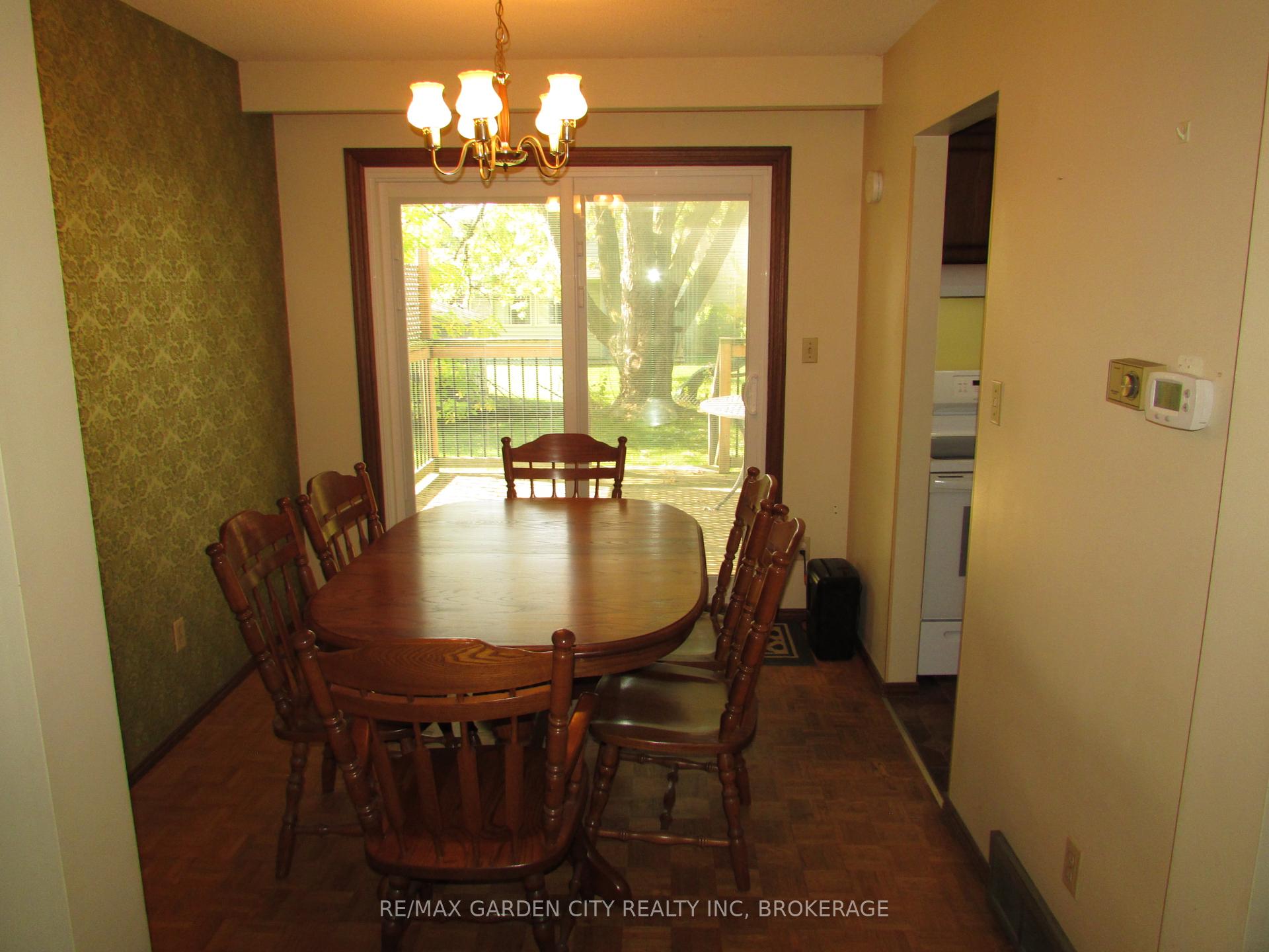 Photo 8 of 32 Greystone Crescent, St. Catharines, Lakeport — HOMEH