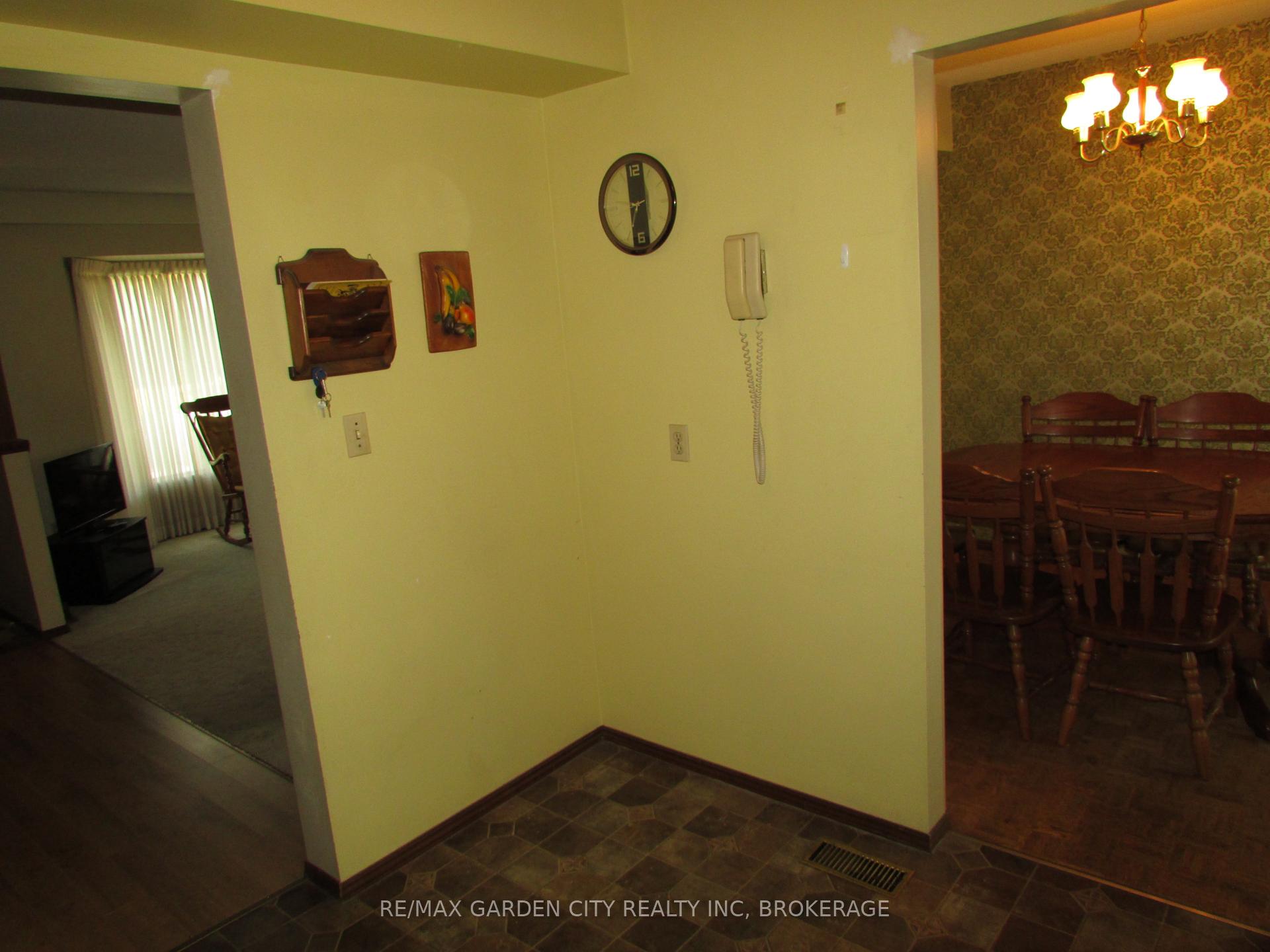 Photo 11 of 32 Greystone Crescent, St. Catharines, Lakeport — HOMEH
