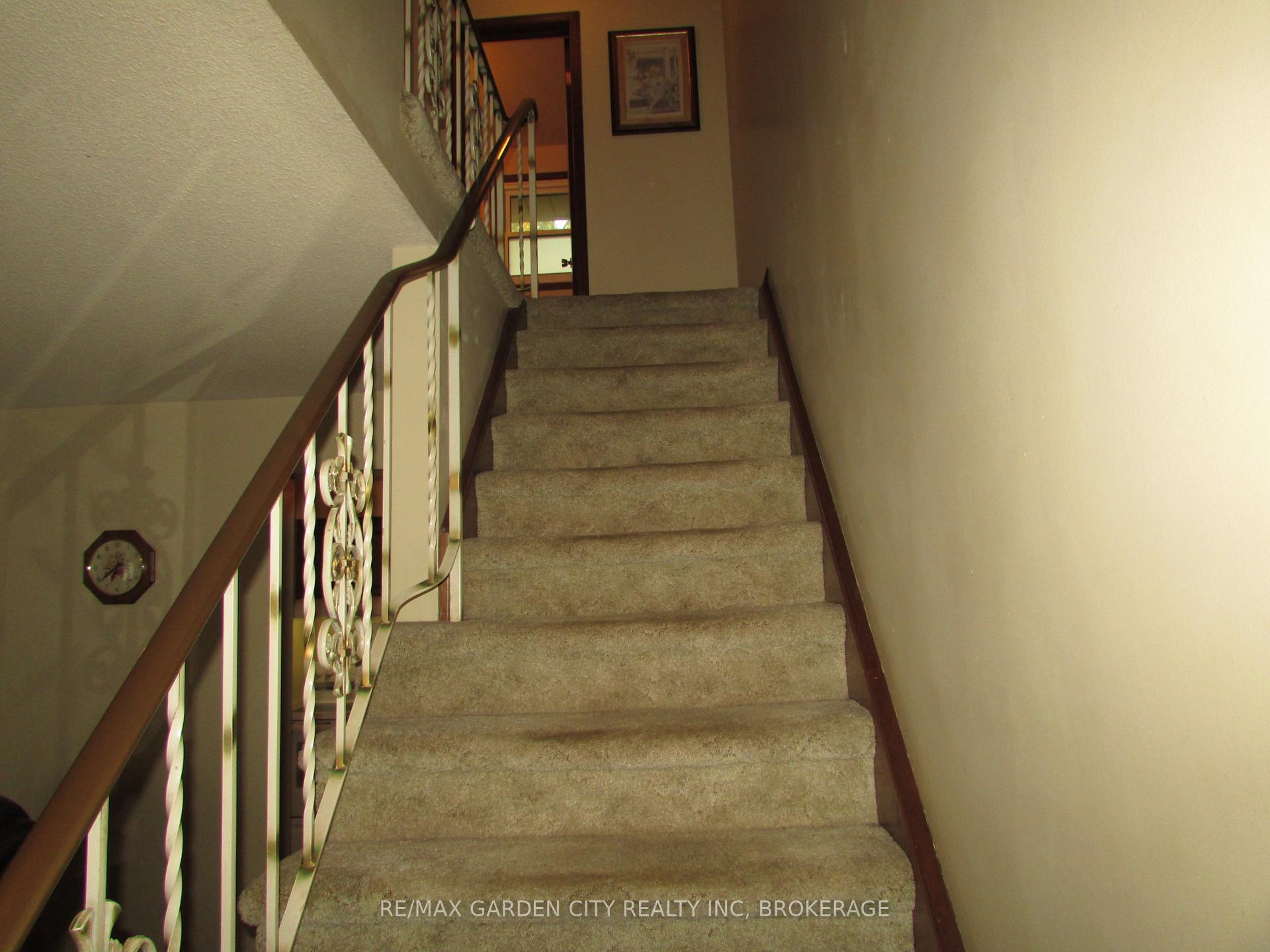 Photo 12 of 32 Greystone Crescent, St. Catharines, Lakeport — HOMEH