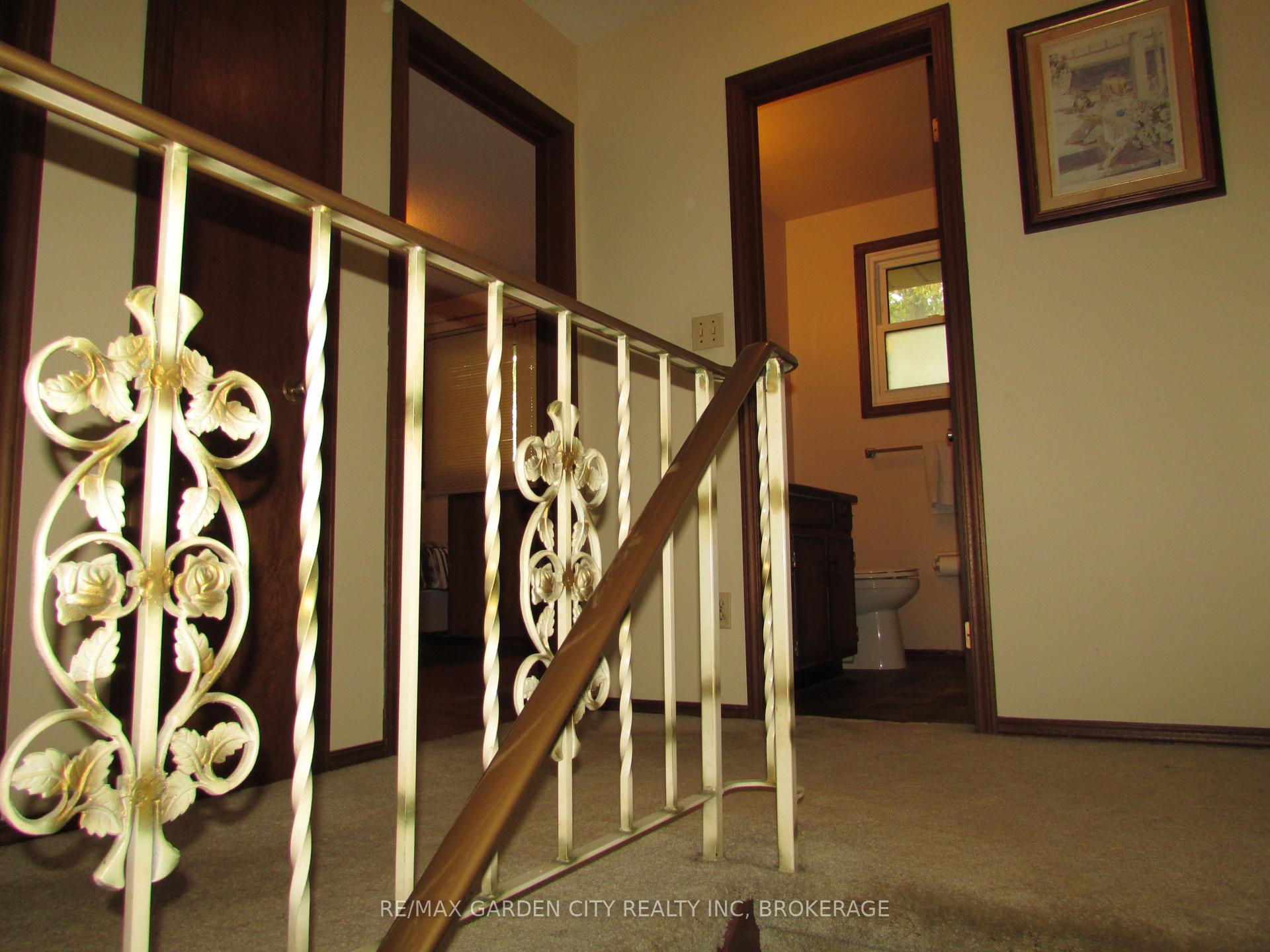 Photo 13 of 32 Greystone Crescent, St. Catharines, Lakeport — HOMEH