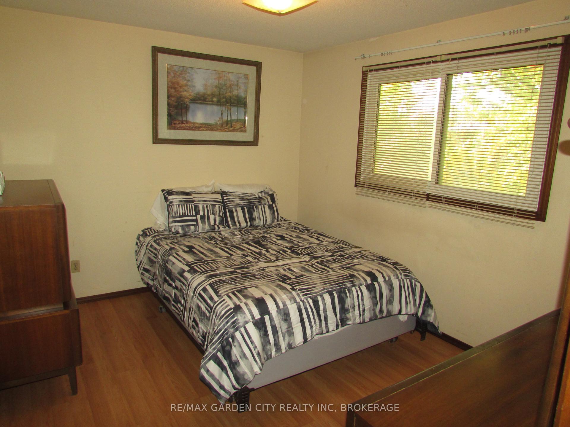 Photo 14 of 32 Greystone Crescent, St. Catharines, Lakeport — HOMEH