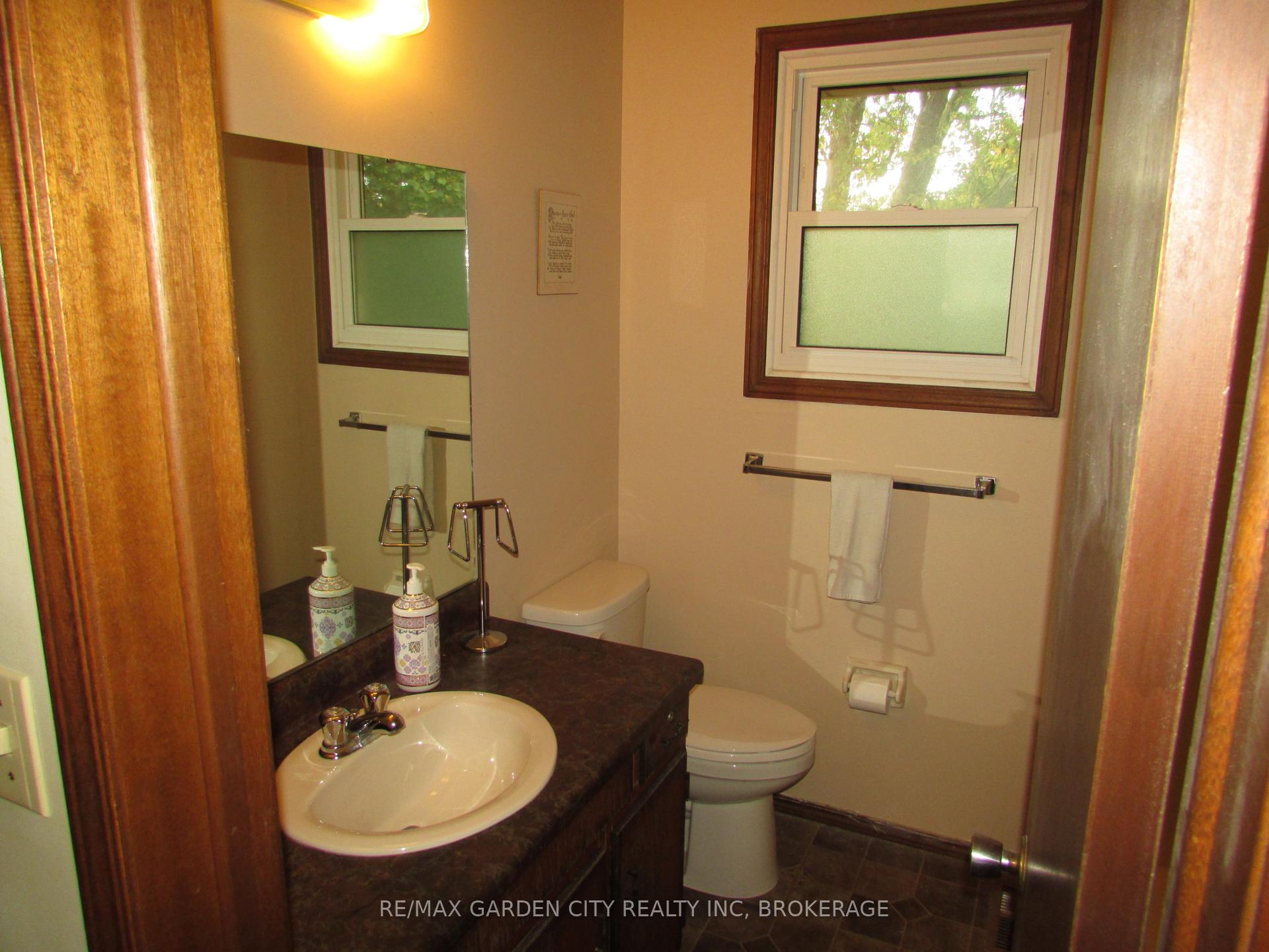 Photo 17 of 32 Greystone Crescent, St. Catharines, Lakeport — HOMEH