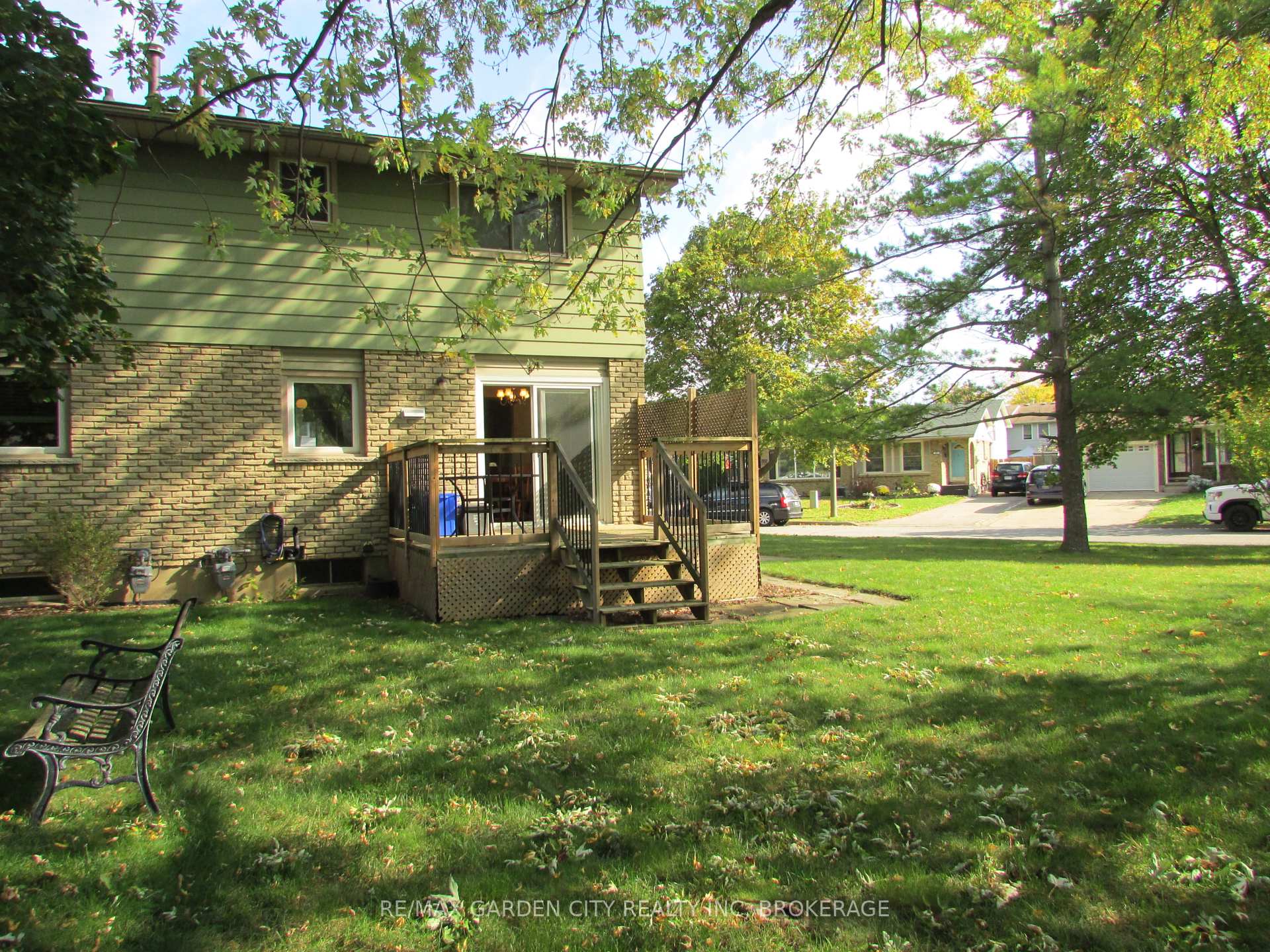 Photo 23 of 32 Greystone Crescent, St. Catharines, Lakeport — HOMEH
