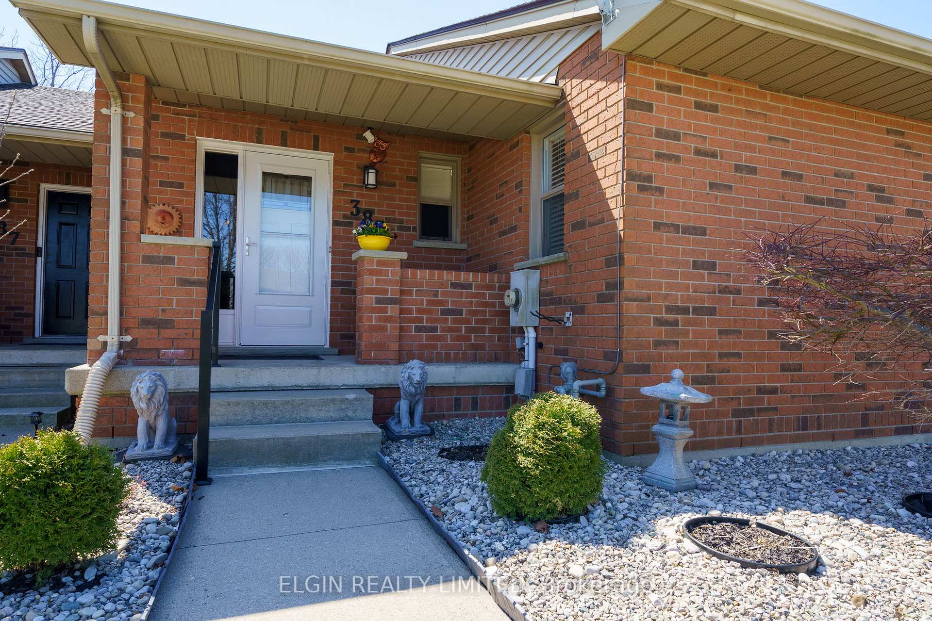 Photo 3 of 385 Highview Drive, St. Thomas — HOMEH