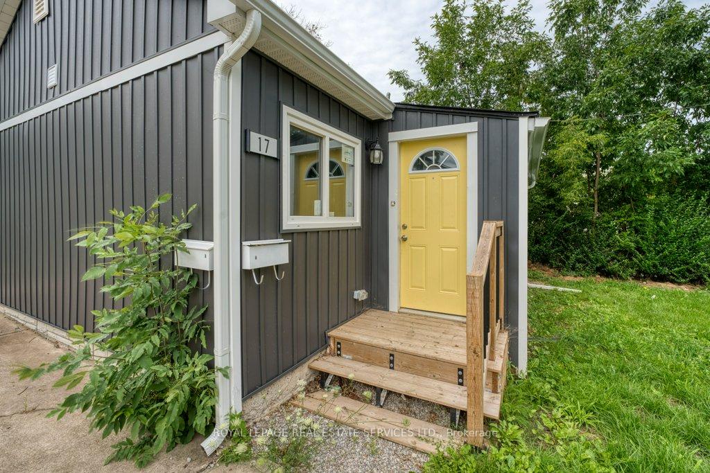 Photo 2 of 17 Kirk Street, St. Catharines, Western Hill — HOMEH