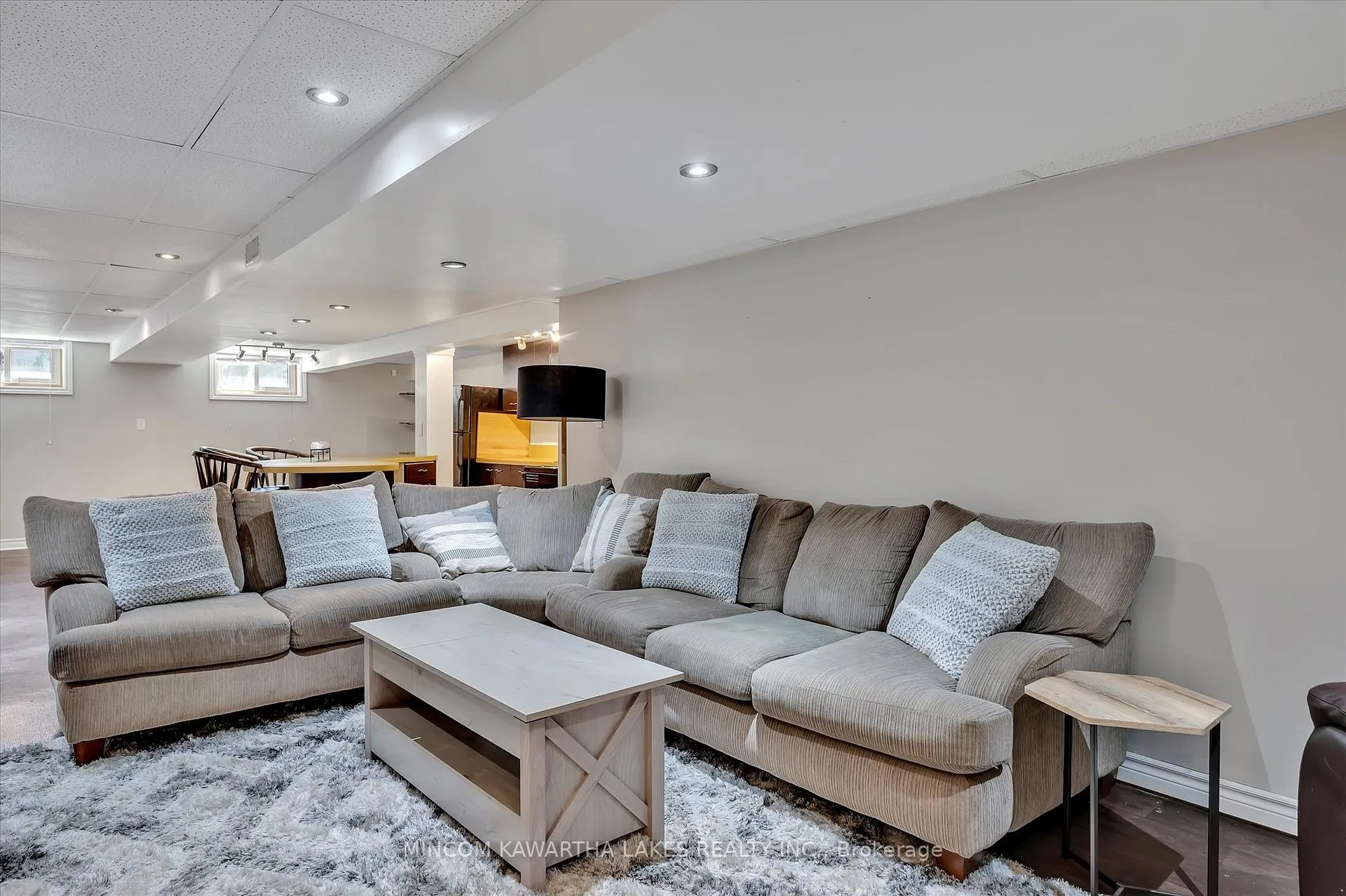 Photo 24 of 676 Victory Crescent, Peterborough, Town Ward 3 — HOMEH