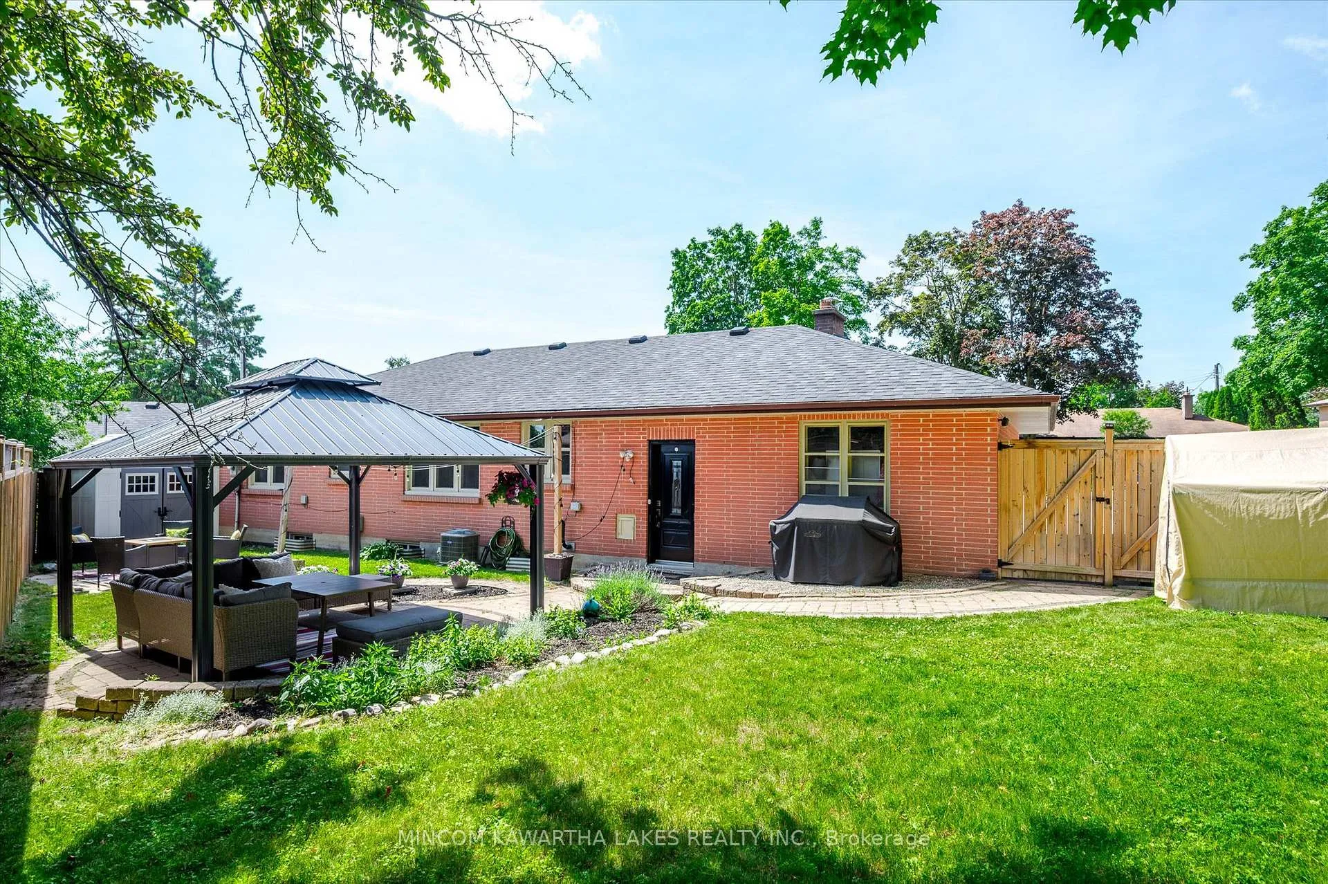 Photo 46 of 676 Victory Crescent, Peterborough, Town Ward 3 — HOMEH