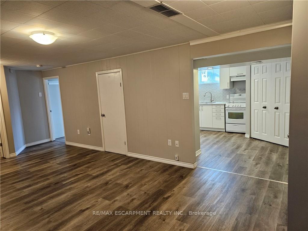 Photo 5 of Unit UNIT B, 123 Bunting Road, St. Catharines, E. Chester — HOMEH