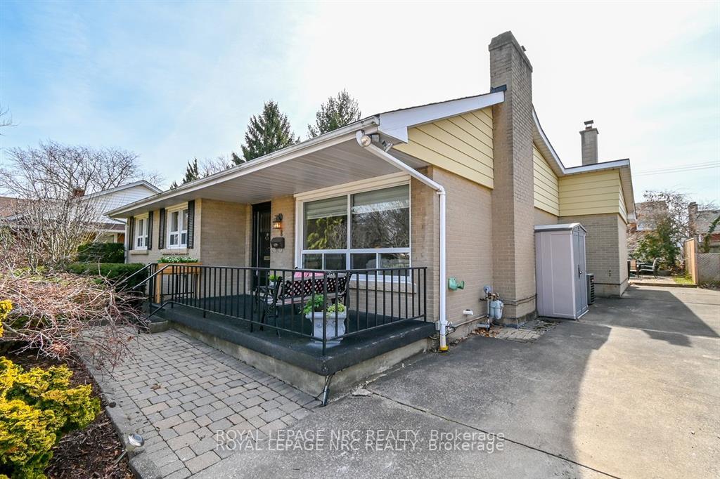 Photo 2 of 8 Macbeth Boulevard, St. Catharines, Glendale/Glenridge — HOMEH