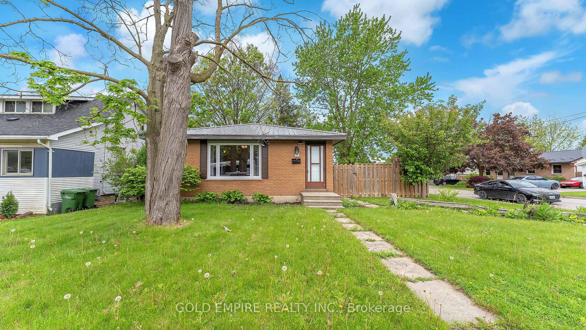 Photo 1 of 14 Fairview Avenue, St. Thomas — HOMEH