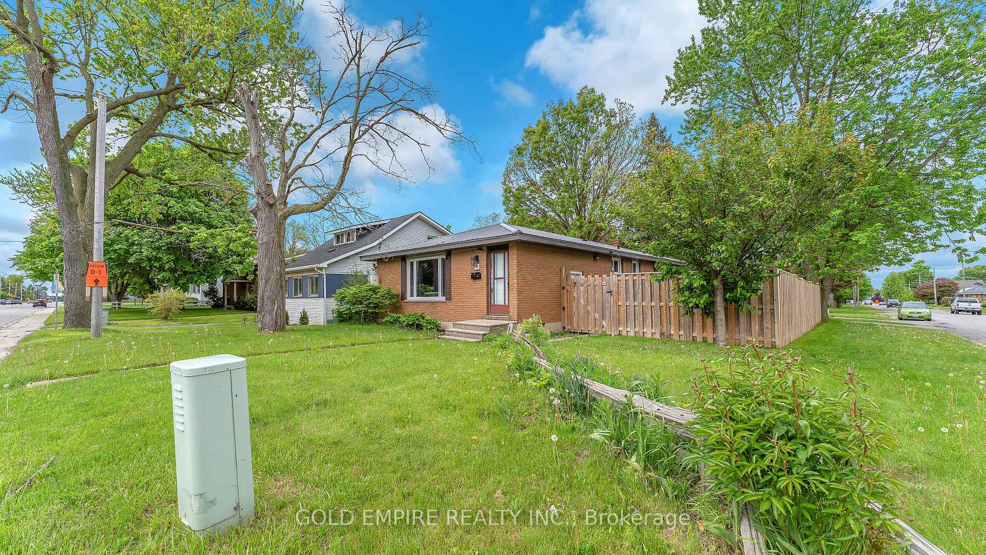 Photo 3 of 14 Fairview Avenue, St. Thomas — HOMEH