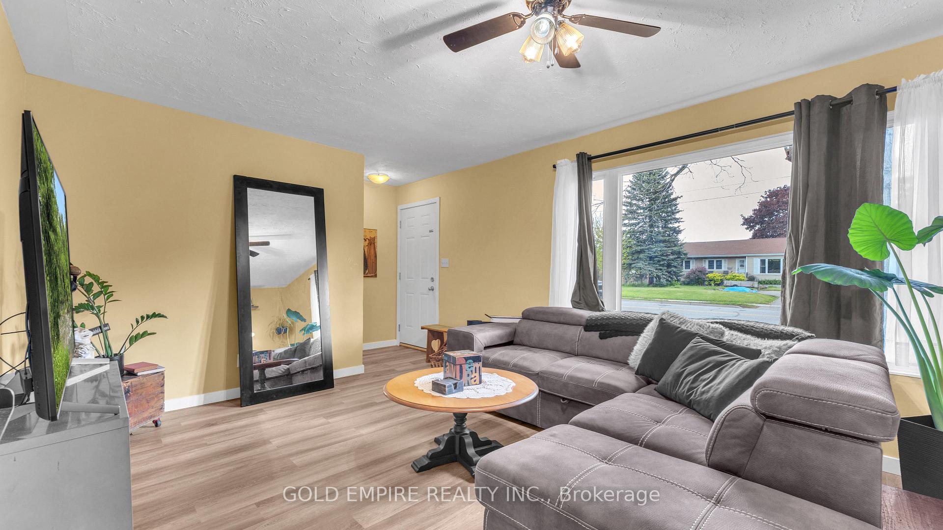 Photo 5 of 14 Fairview Avenue, St. Thomas — HOMEH