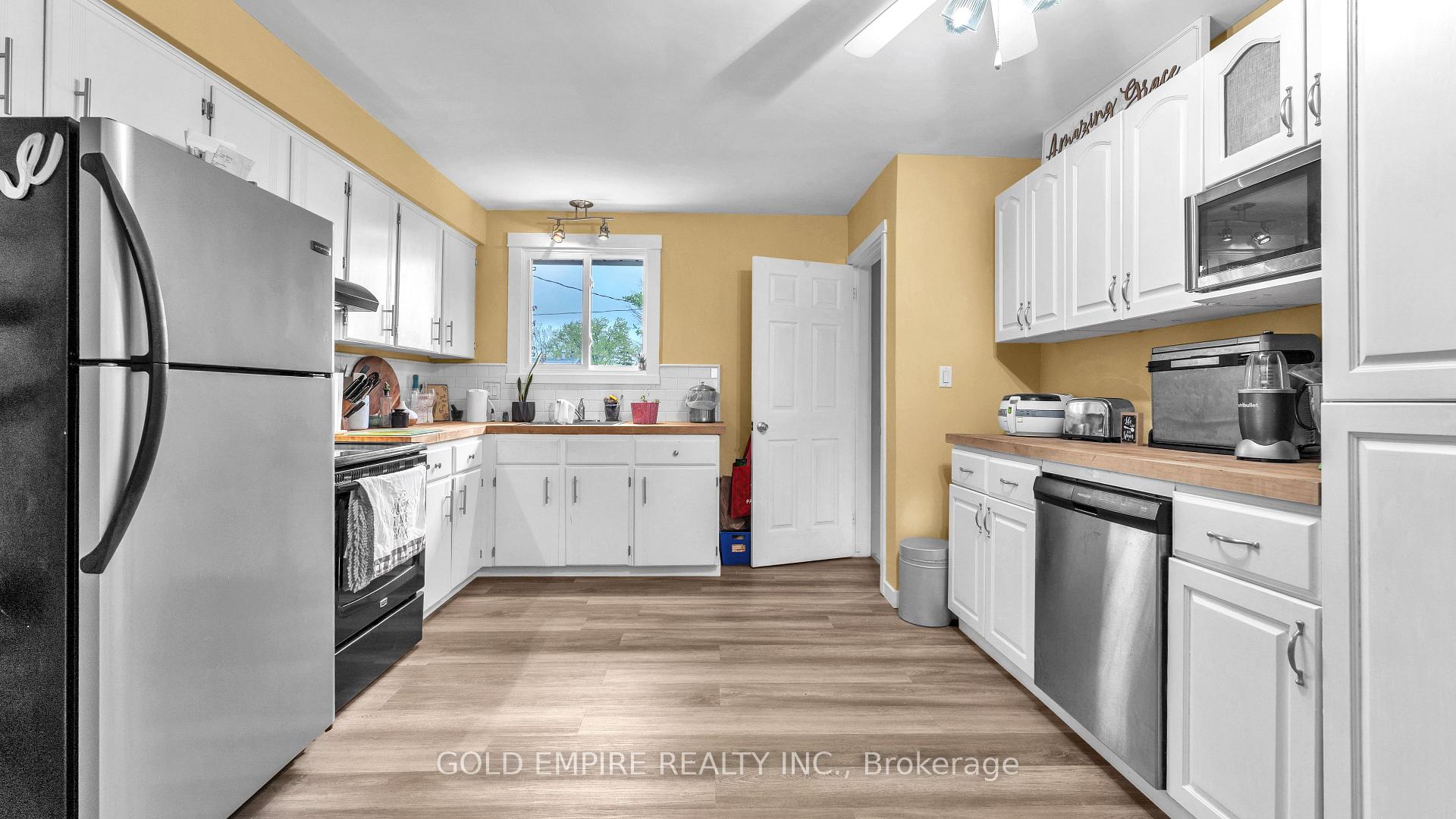 Photo 9 of 14 Fairview Avenue, St. Thomas — HOMEH