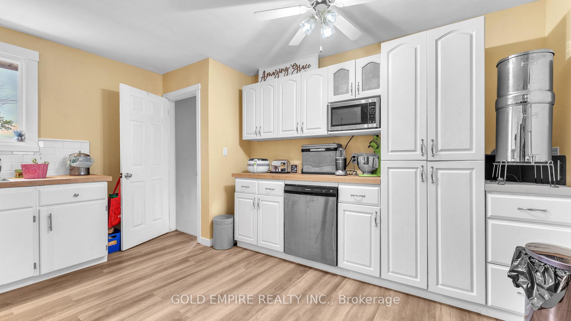 Photo 10 of 14 Fairview Avenue, St. Thomas — HOMEH