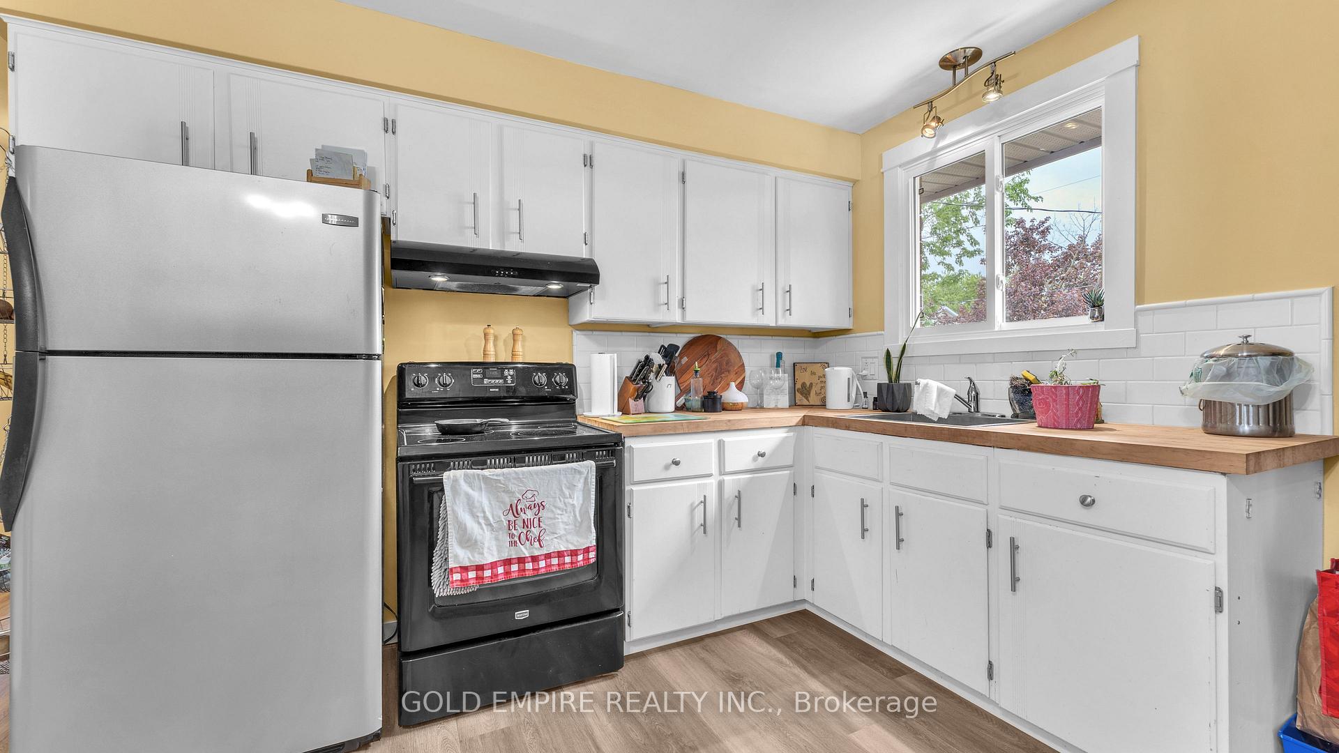 Photo 11 of 14 Fairview Avenue, St. Thomas — HOMEH