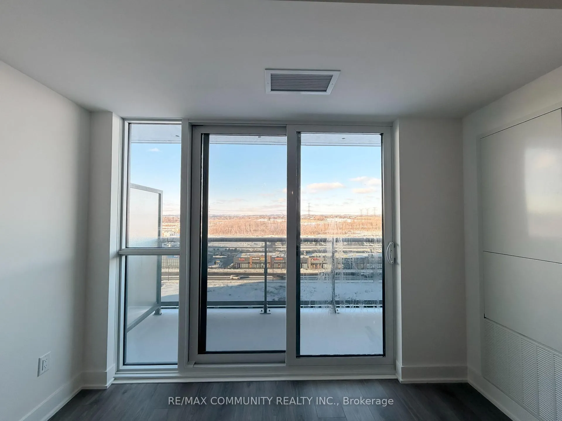 Photo 9 of Unit 1136, 2545 Simcoe Street N, Oshawa, Windfields — HOMEH