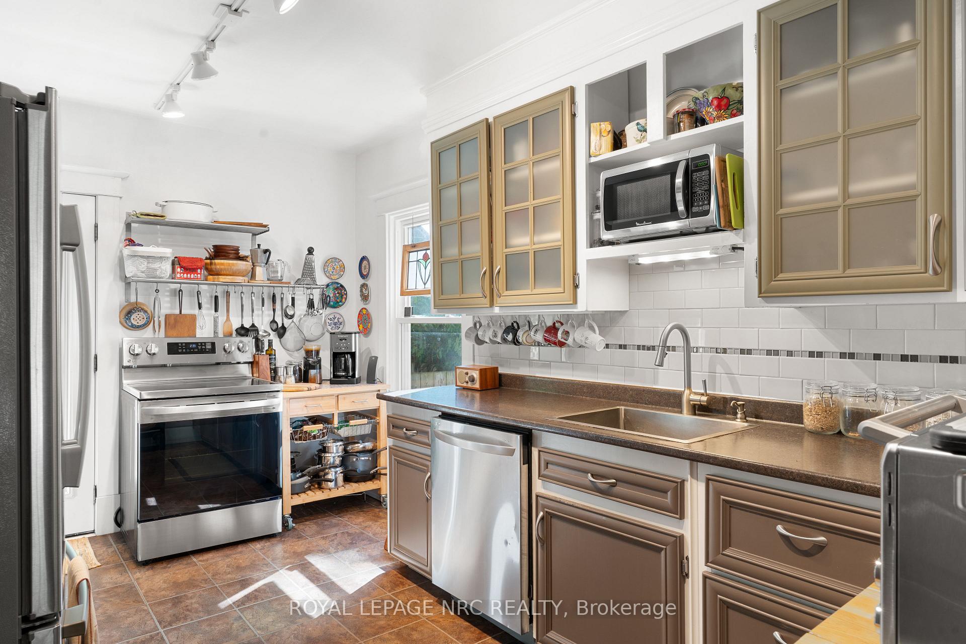 Photo 12 of 90 Chaplin Avenue, St. Catharines, Downtown — HOMEH