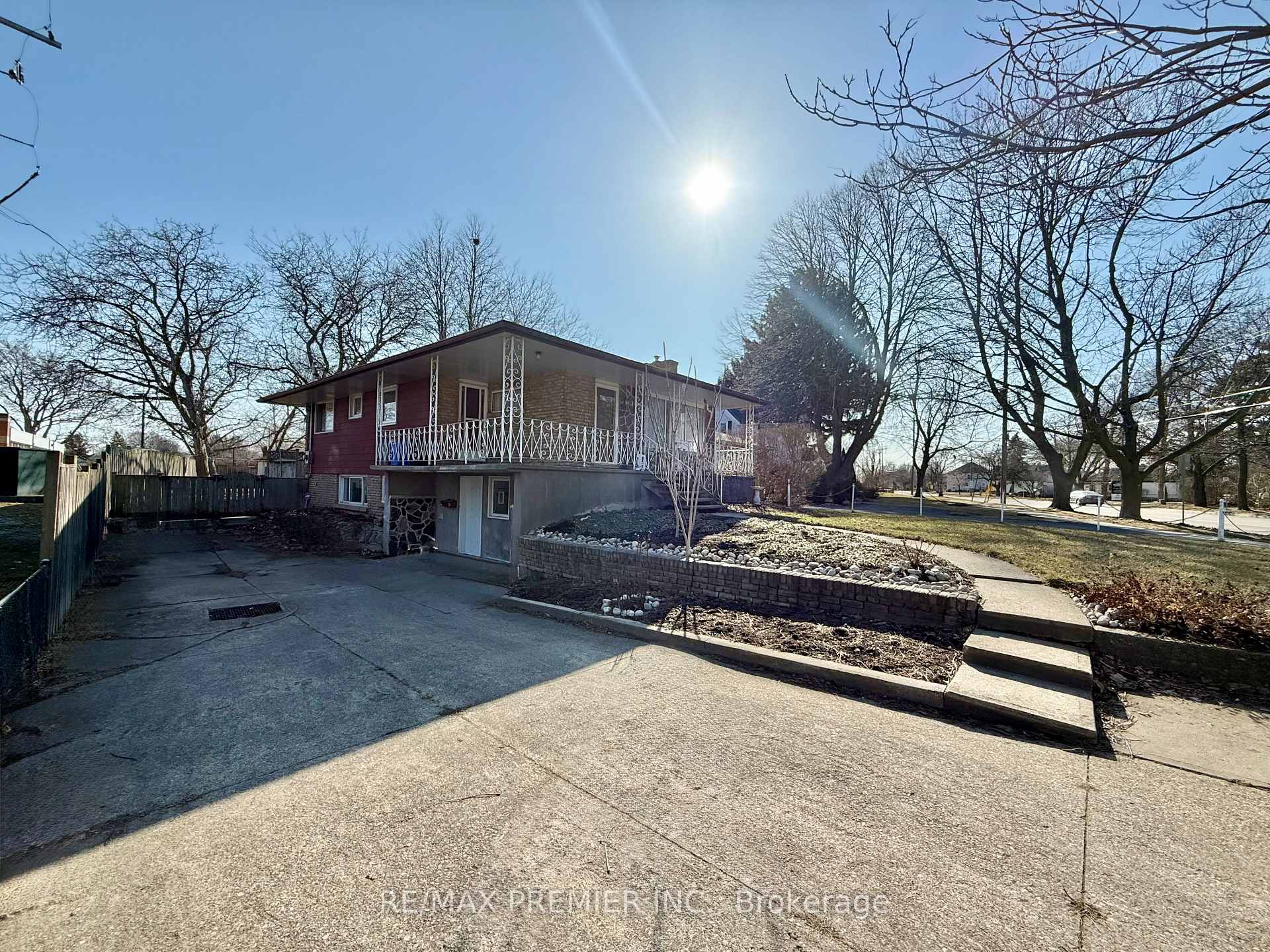 Front of Unit LOWER, 288 Scott Street