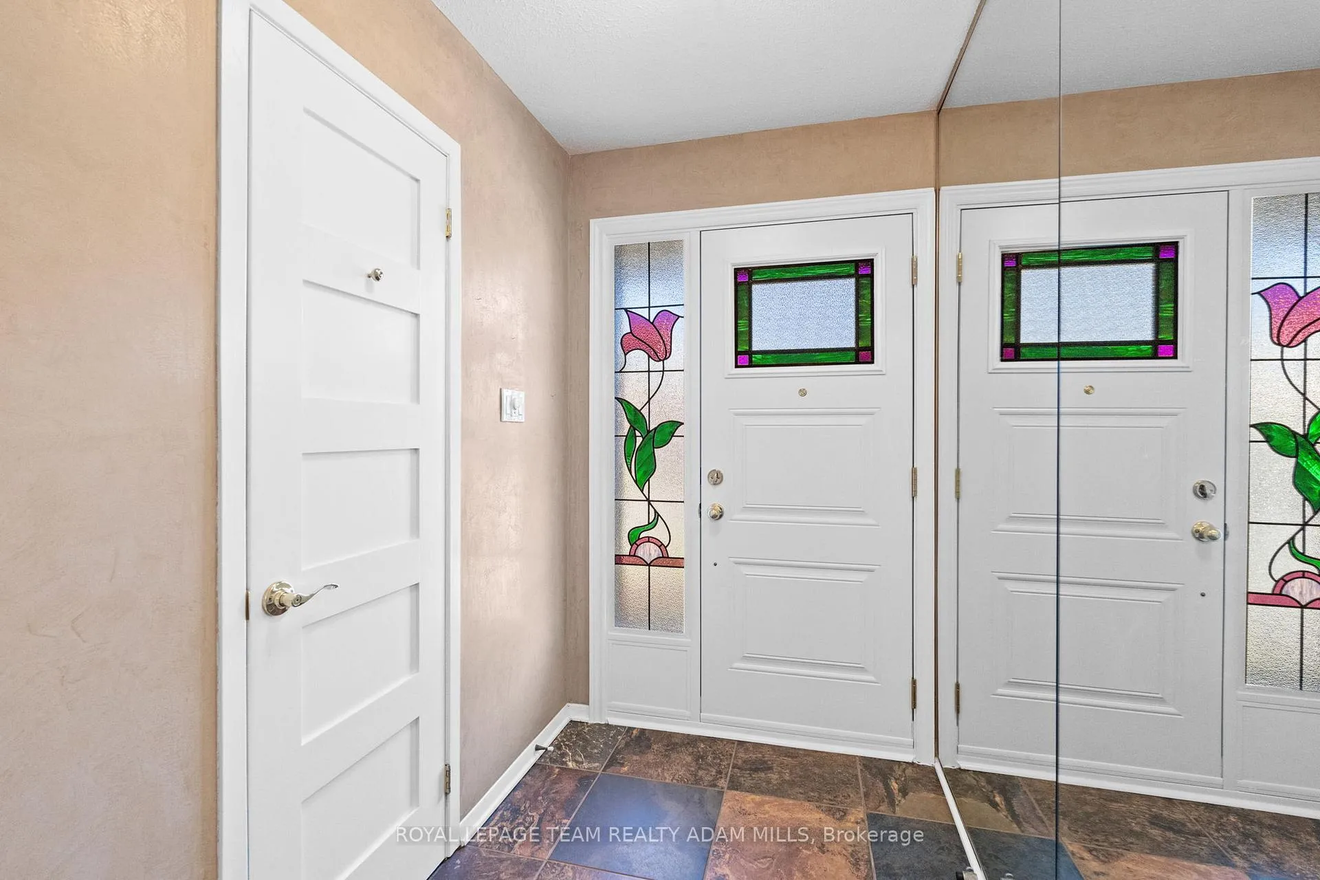 Photo 6 of 46 Gentle Gate Crescent, Ottawa, Hunt Club Park/Greenboro — HOMEH