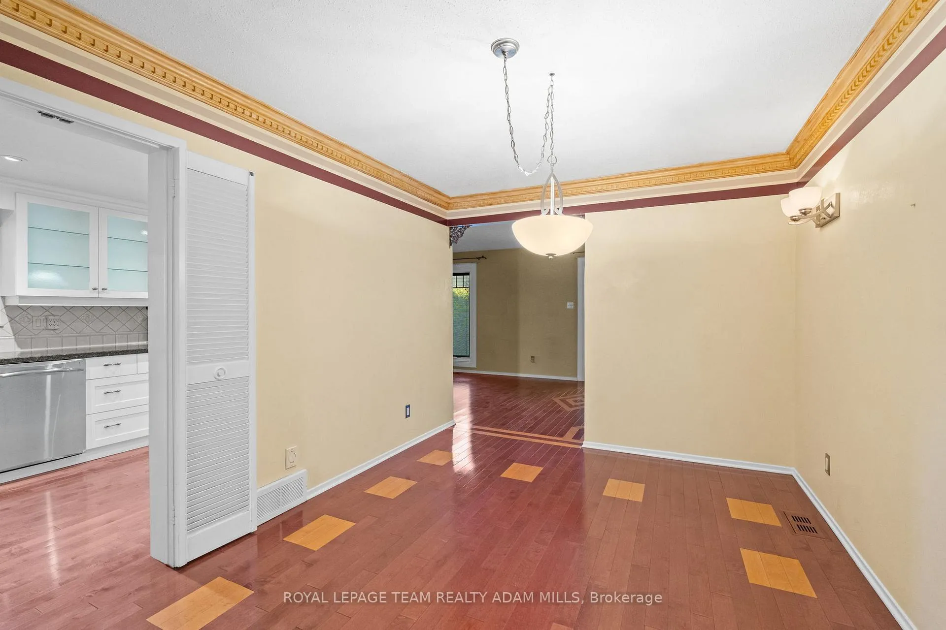 Photo 11 of 46 Gentle Gate Crescent, Ottawa, Hunt Club Park/Greenboro — HOMEH
