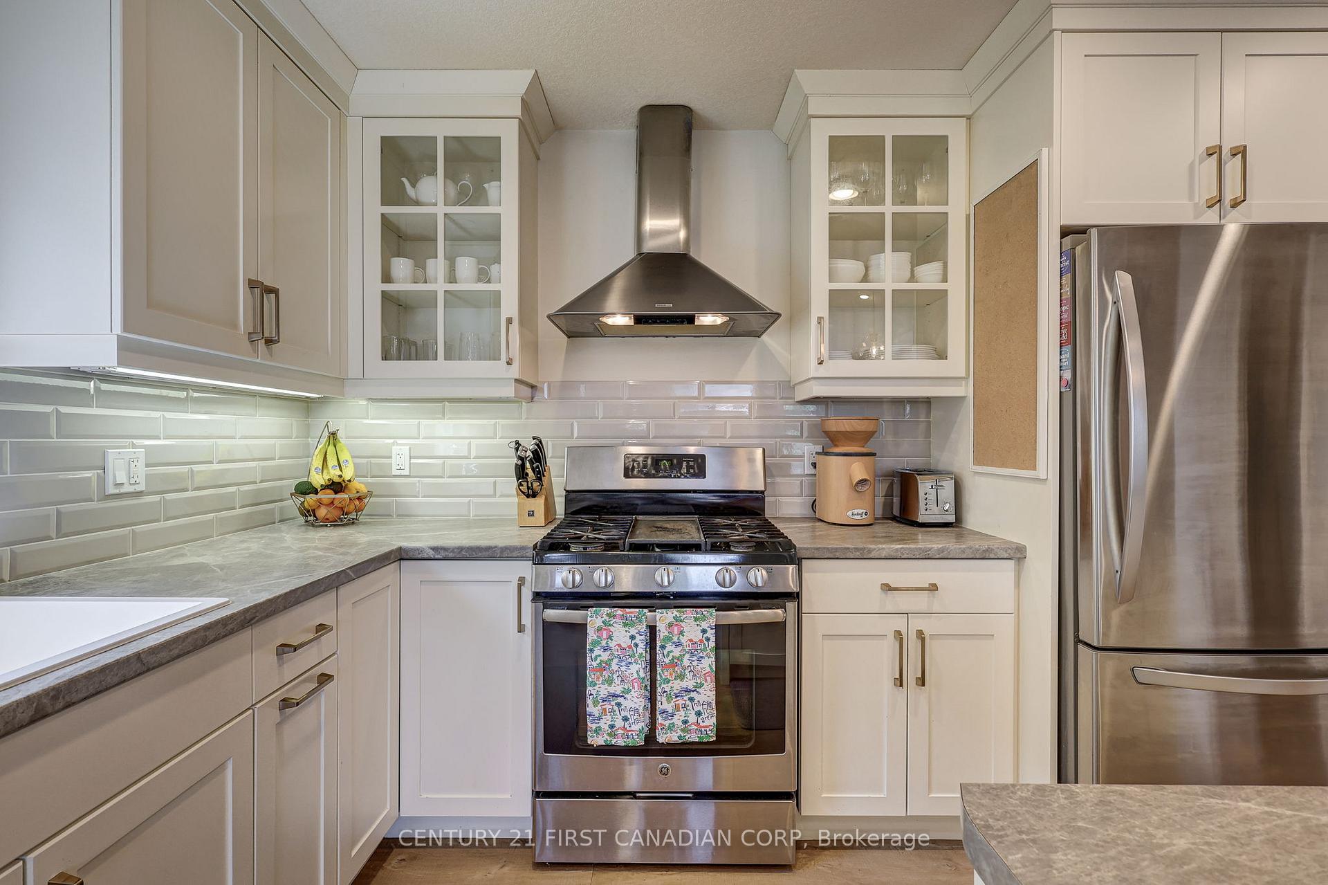 Photo 10 of 81 Westlake Drive, St. Thomas — HOMEH