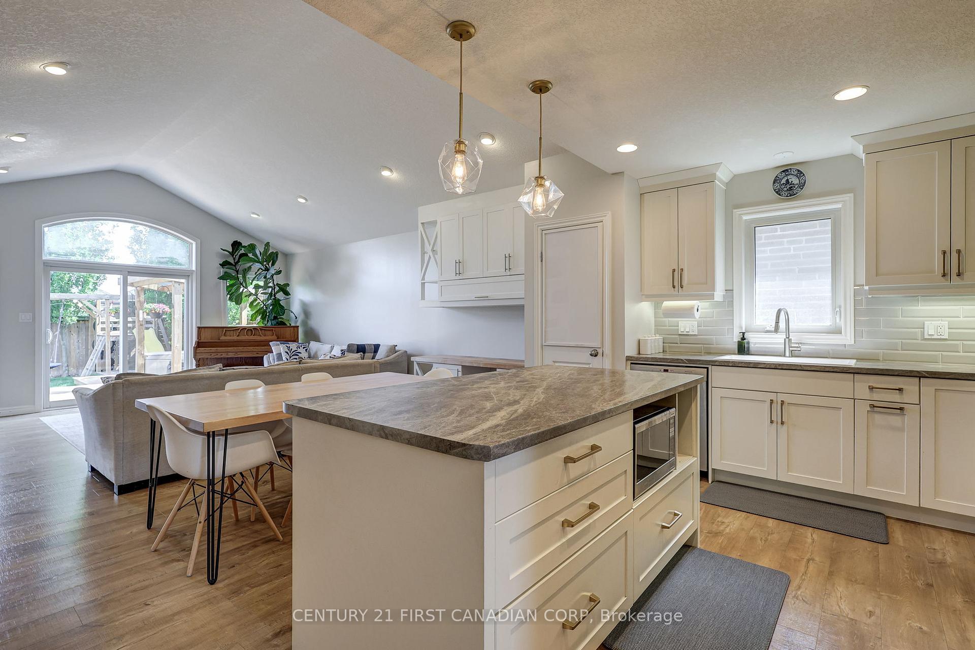 Photo 12 of 81 Westlake Drive, St. Thomas — HOMEH