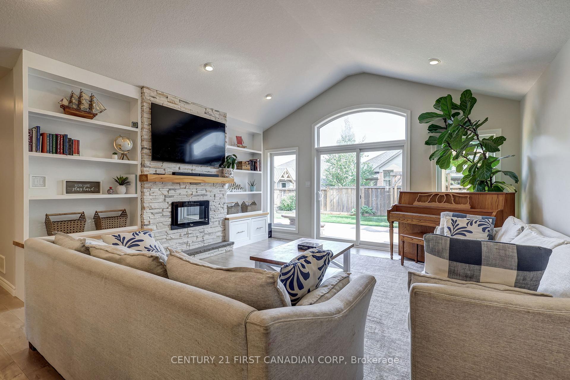 Photo 16 of 81 Westlake Drive, St. Thomas — HOMEH