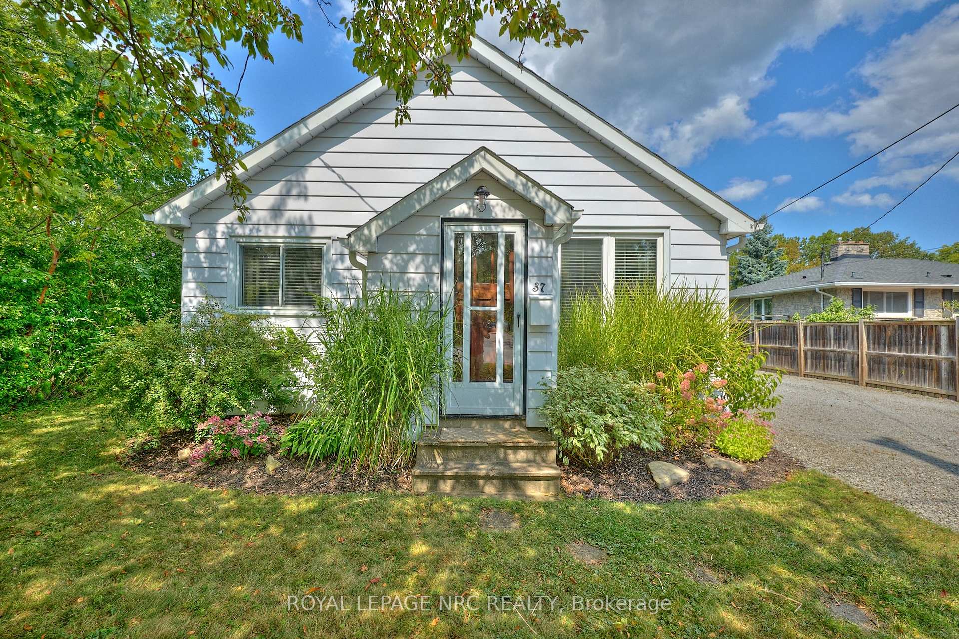 Photo 1 of 37 Cecil Street, St. Catharines, Lakeport — HOMEH