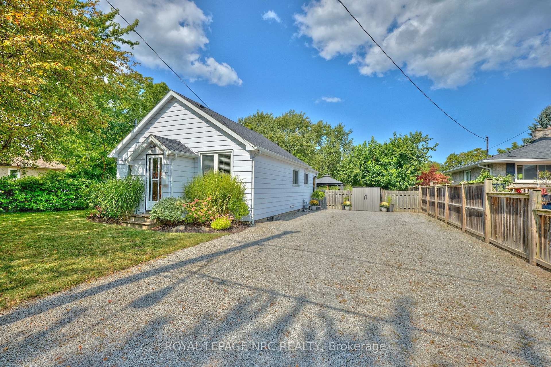 Photo 2 of 37 Cecil Street, St. Catharines, Lakeport — HOMEH